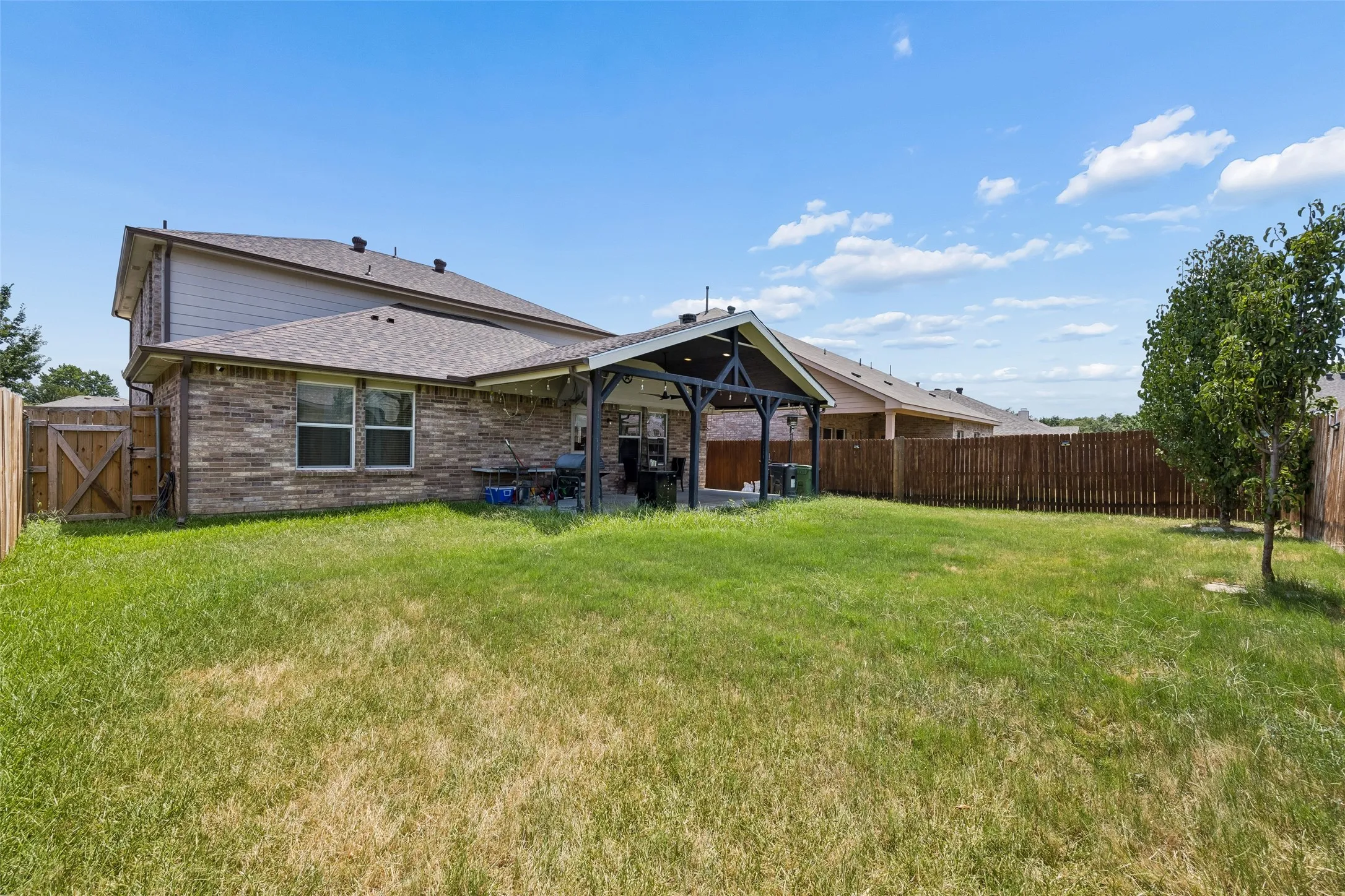 Single Family Residence For Sale in Tarrant County , 709 Bastrop Drive, Arlington, Texas 76002, 5 Bedroom, 3 Bathroom, 2 Garage spaces, 2,565 Sqft, built in 2012, mls#21347831, Real Estate Agent in Arlington, Homes For Sale in Tarrant county, Homes For Sale in Arlington, Realtor in Arlington Texas, Real Estate Brokerage Independent Realty Texas, Luminita Cordes Realtor
