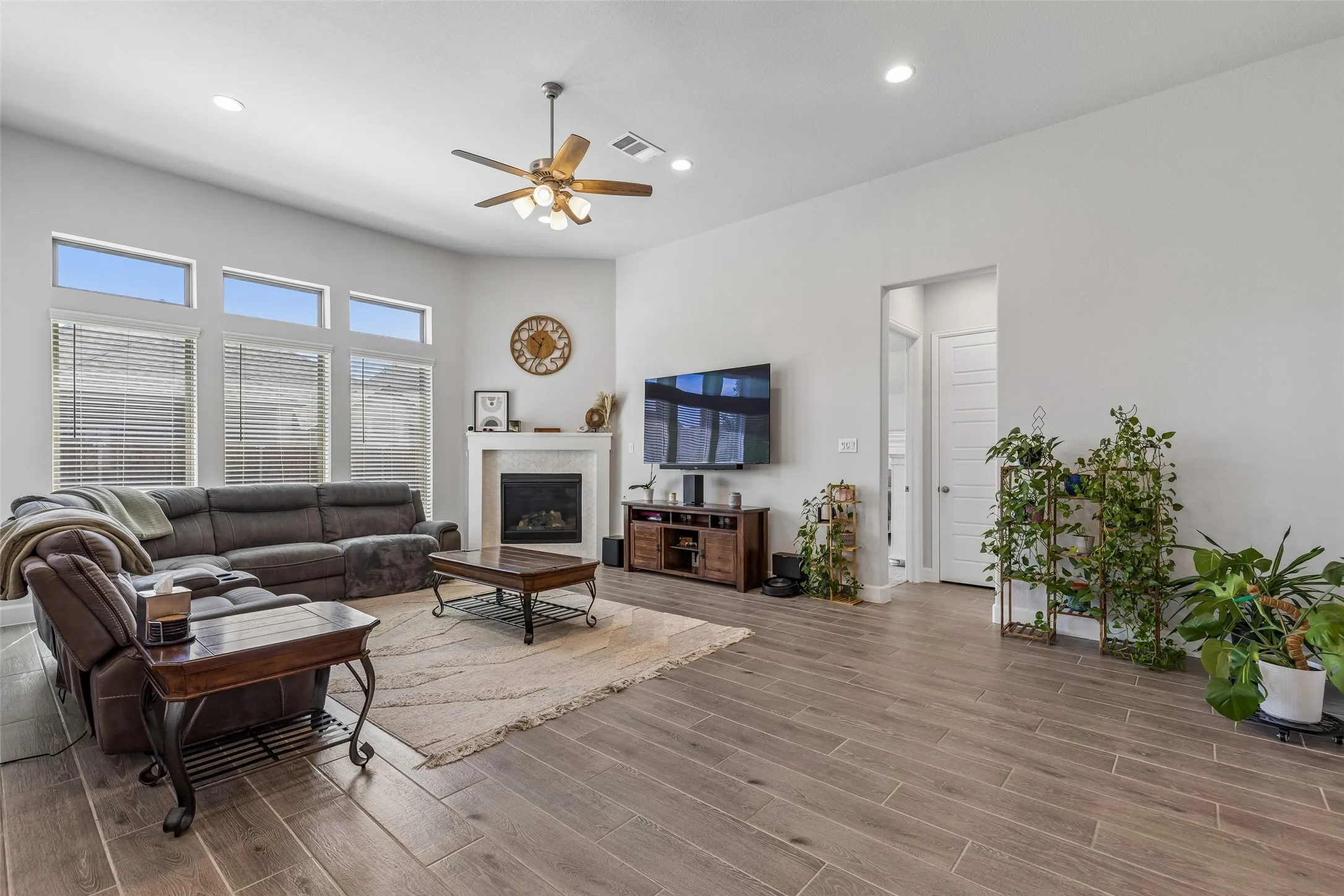 Single Family Residence For Sale in Denton County , 3304 Honey Suckle Lane, Little Elm, Texas 75068, 4 Bedroom, 4 Bathroom, 2 Garage spaces, 2,943 Sqft, built in 2022, mls#21336826, Real Estate Agent in Little Elm, Homes For Sale in Denton county, Homes For Sale in Little Elm, Realtor in Little Elm Texas, Real Estate Brokerage Independent Realty Texas, Luminita Cordes Realtor