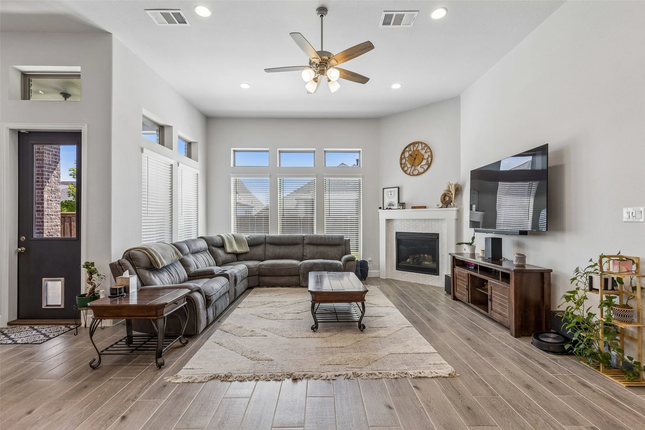 Single Family Residence For Sale in Denton County , 3304 Honey Suckle Lane, Little Elm, Texas 75068, 4 Bedroom, 4 Bathroom, 2 Garage spaces, 2,943 Sqft, built in 2022, mls#21336826, Real Estate Agent in Little Elm, Homes For Sale in Denton county, Homes For Sale in Little Elm, Realtor in Little Elm Texas, Real Estate Brokerage Independent Realty Texas, Luminita Cordes Realtor