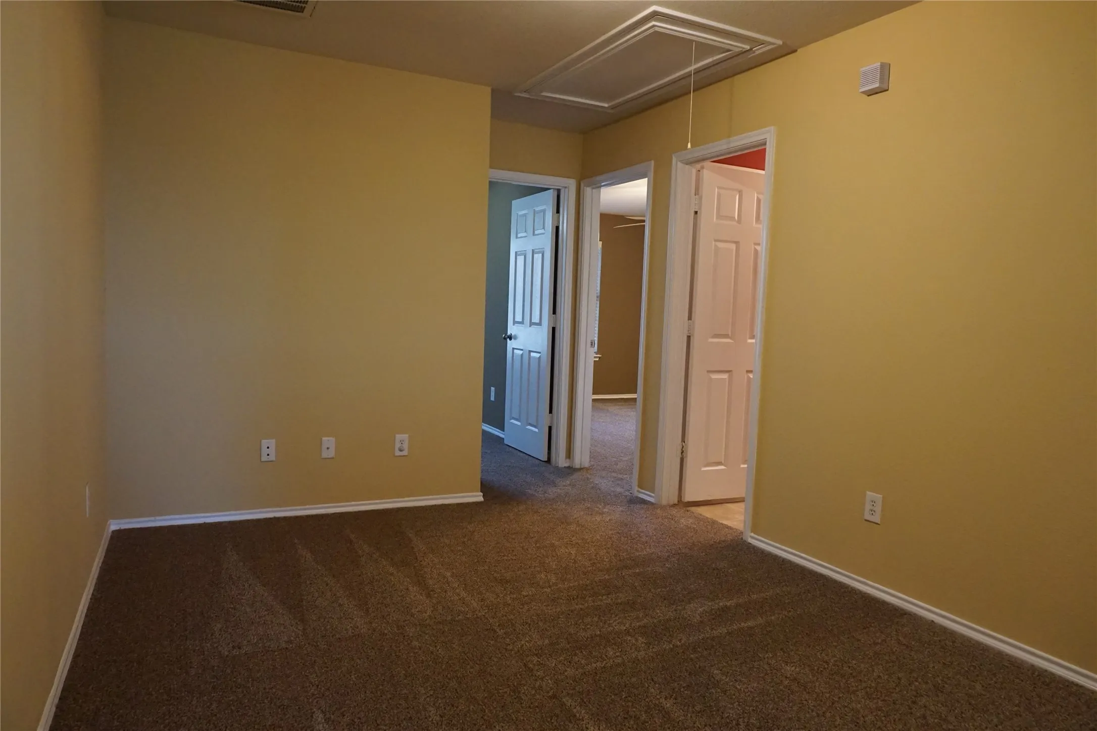 Townhouse For Rent in Collin County , 4080 Kyndra Circle, Richardson, Texas 75082, 2 Bedroom, 2 Bathroom, 2 Garage spaces, 1,234 Sqft, built in 2005, mls#21348508, Real Estate Agent in Richardson, Homes For Rent in Collin county, Homes For Rent in Richardson, Realtor in Richardson Texas, Real Estate Brokerage Independent Realty Texas, Luminita Cordes Realtor