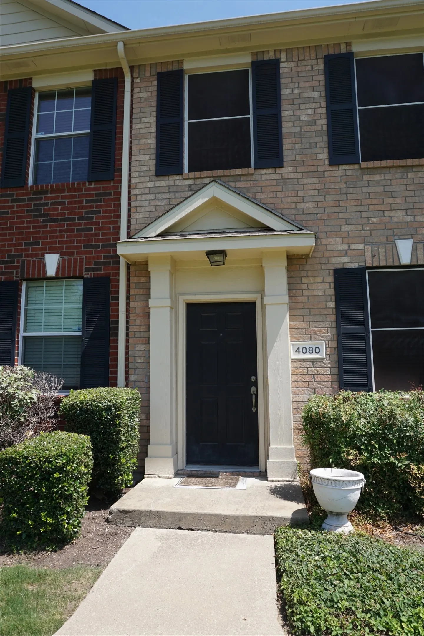 Townhouse For Rent in Collin County , 4080 Kyndra Circle, Richardson, Texas 75082, 2 Bedroom, 2 Bathroom, 2 Garage spaces, 1,234 Sqft, built in 2005, mls#21348508, Real Estate Agent in Richardson, Homes For Rent in Collin county, Homes For Rent in Richardson, Realtor in Richardson Texas, Real Estate Brokerage Independent Realty Texas, Luminita Cordes Realtor
