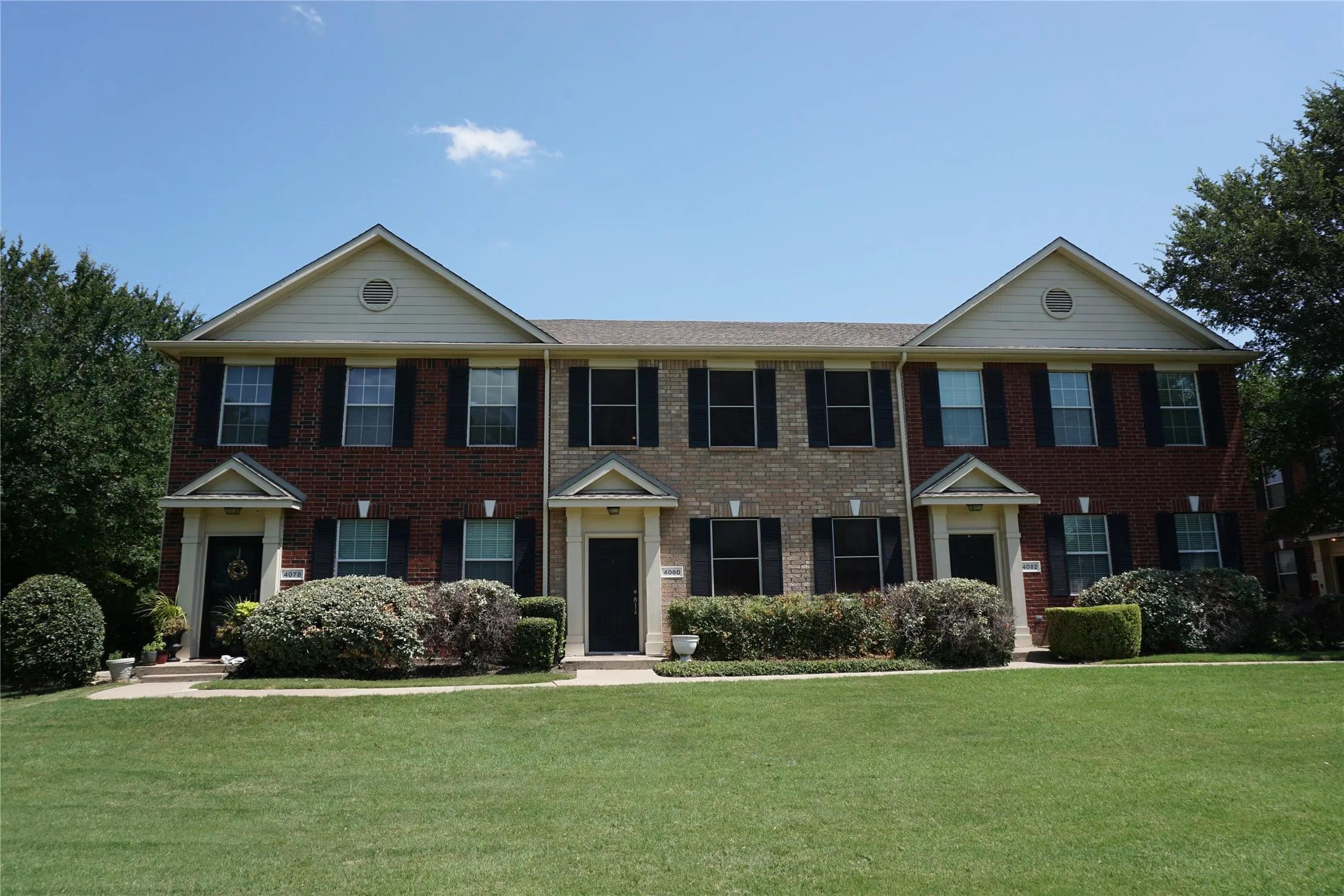 Townhouse For Rent in Collin County , 4080 Kyndra Circle, Richardson, Texas 75082, 2 Bedroom, 2 Bathroom, 2 Garage spaces, 1,234 Sqft, built in 2005, mls#21348508, Real Estate Agent in Richardson, Homes For Rent in Collin county, Homes For Rent in Richardson, Realtor in Richardson Texas, Real Estate Brokerage Independent Realty Texas, Luminita Cordes Realtor