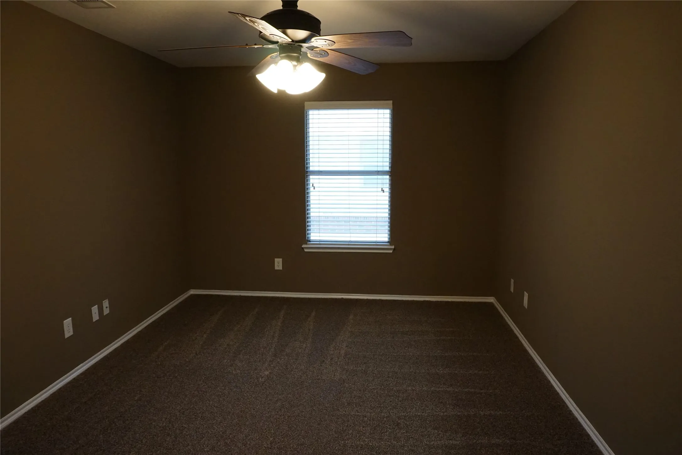 Townhouse For Rent in Collin County , 4080 Kyndra Circle, Richardson, Texas 75082, 2 Bedroom, 2 Bathroom, 2 Garage spaces, 1,234 Sqft, built in 2005, mls#21348508, Real Estate Agent in Richardson, Homes For Rent in Collin county, Homes For Rent in Richardson, Realtor in Richardson Texas, Real Estate Brokerage Independent Realty Texas, Luminita Cordes Realtor