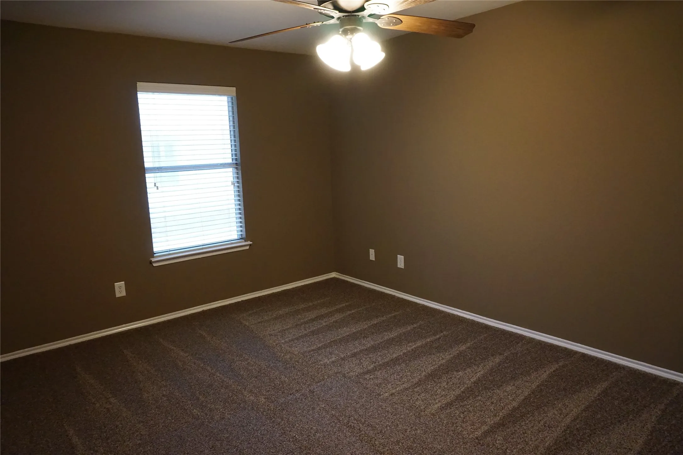 Townhouse For Rent in Collin County , 4080 Kyndra Circle, Richardson, Texas 75082, 2 Bedroom, 2 Bathroom, 2 Garage spaces, 1,234 Sqft, built in 2005, mls#21348508, Real Estate Agent in Richardson, Homes For Rent in Collin county, Homes For Rent in Richardson, Realtor in Richardson Texas, Real Estate Brokerage Independent Realty Texas, Luminita Cordes Realtor