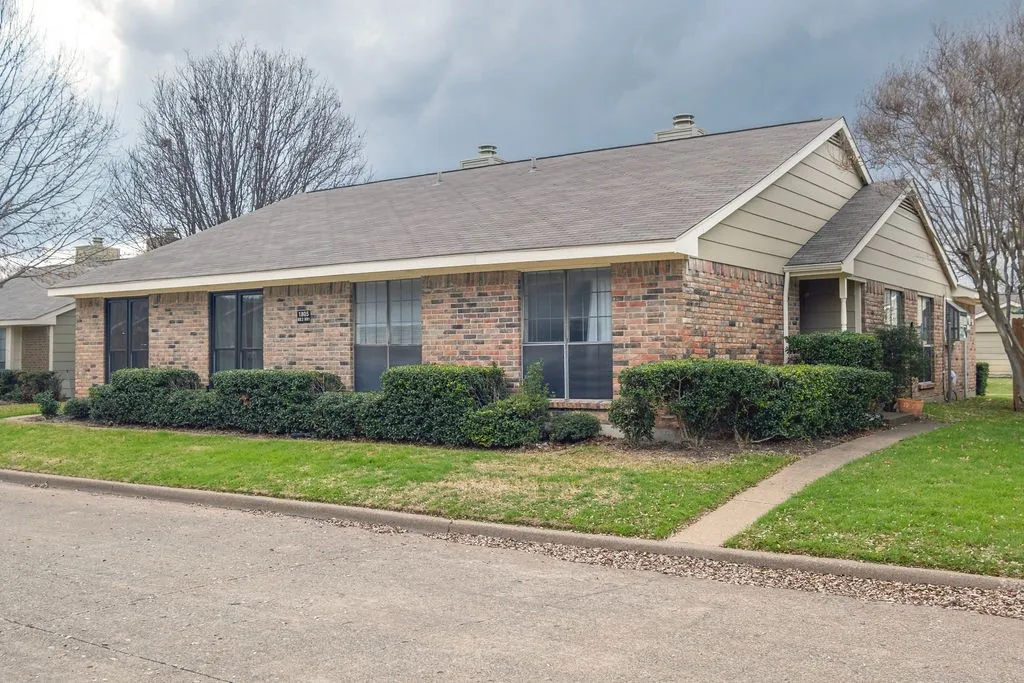 Condominium For Sale in Collin County , 1805 W Spring Creek Parkway BB1, Plano, Texas 75023, 3 Bedroom, 2 Bathroom, Garage spaces, 1,088 Sqft, built in 1982, mls#21347627, Real Estate Agent in Plano, Homes For Sale in Collin county, Homes For Sale in Plano, Realtor in Plano Texas, Real Estate Brokerage Independent Realty Texas, Luminita Cordes Realtor