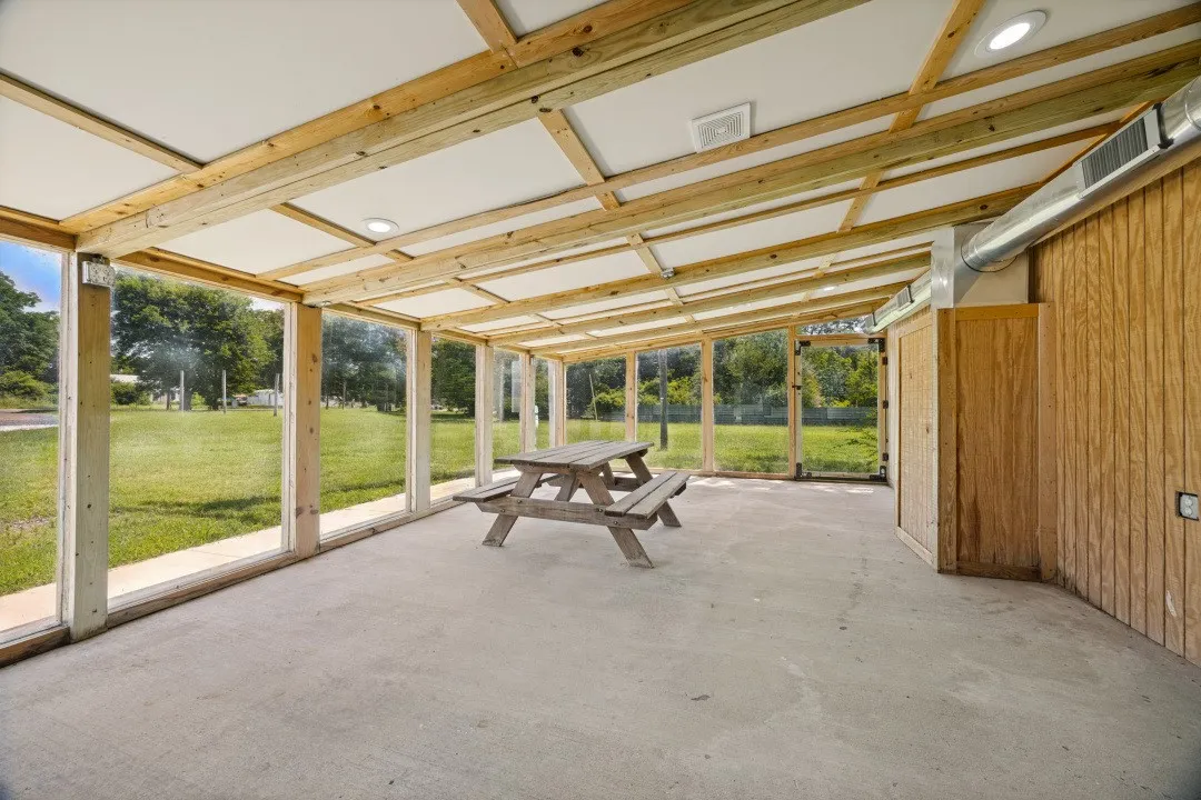 25x61 meeting room surrounded with windows.
