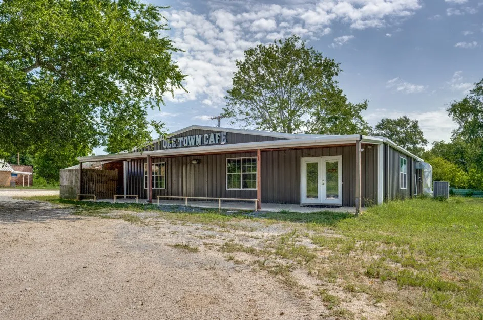 4312 Sq ft remodeled business building once used as a restaurant.