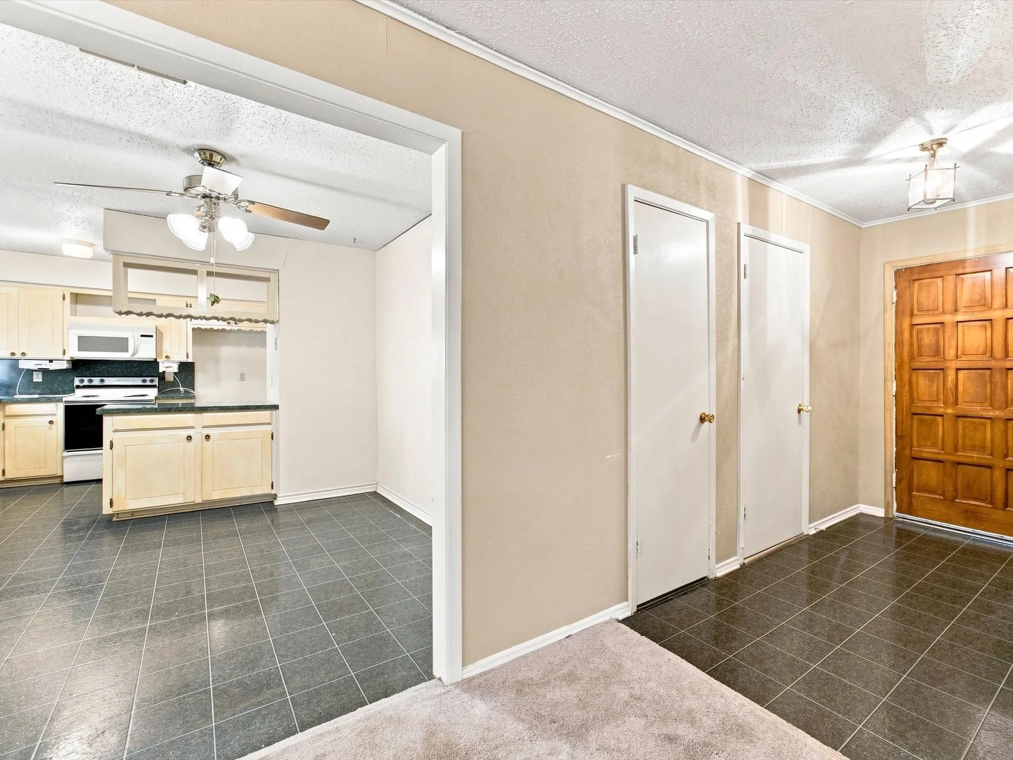 Single Family Residence For Sale in Ellis County , 613 Cooper Street, Ennis, Texas 75119, 3 Bedroom, 2 Bathroom, 2 Garage spaces, 1,456 Sqft, built in 1973, mls#21348234, Real Estate Agent in Ennis, Homes For Sale in Ellis county, Homes For Sale in Ennis, Realtor in Ennis Texas, Real Estate Brokerage Independent Realty Texas, Luminita Cordes Realtor
