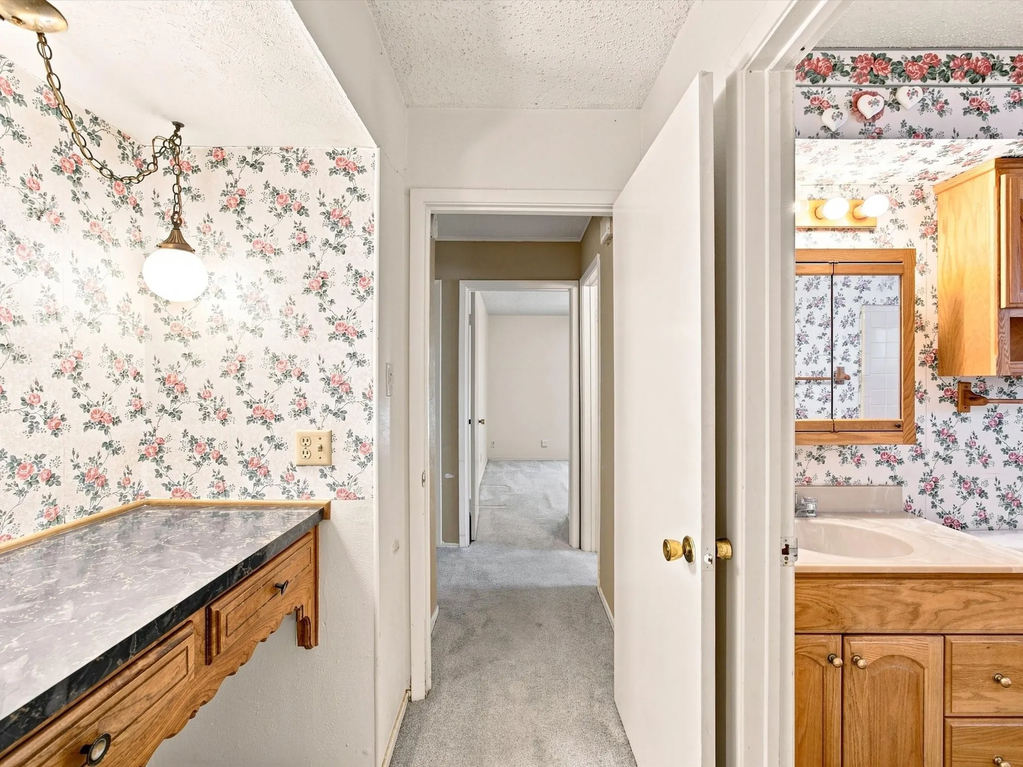 Single Family Residence For Sale in Ellis County , 613 Cooper Street, Ennis, Texas 75119, 3 Bedroom, 2 Bathroom, 2 Garage spaces, 1,456 Sqft, built in 1973, mls#21348234, Real Estate Agent in Ennis, Homes For Sale in Ellis county, Homes For Sale in Ennis, Realtor in Ennis Texas, Real Estate Brokerage Independent Realty Texas, Luminita Cordes Realtor