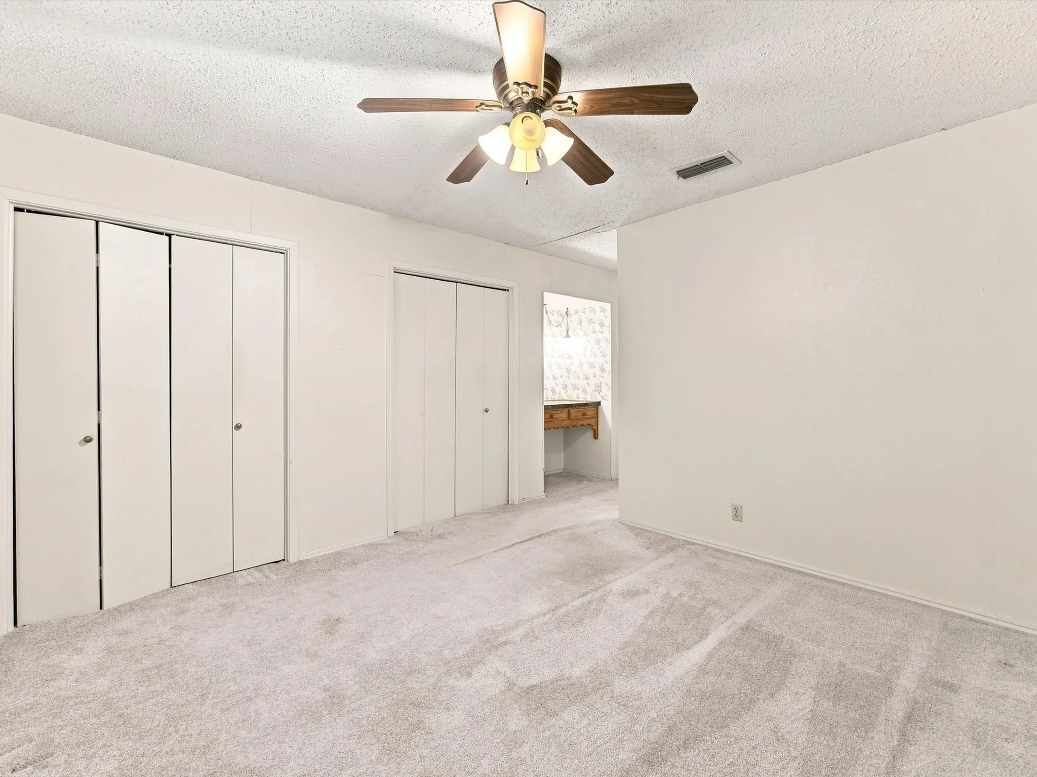 Single Family Residence For Sale in Ellis County , 613 Cooper Street, Ennis, Texas 75119, 3 Bedroom, 2 Bathroom, 2 Garage spaces, 1,456 Sqft, built in 1973, mls#21348234, Real Estate Agent in Ennis, Homes For Sale in Ellis county, Homes For Sale in Ennis, Realtor in Ennis Texas, Real Estate Brokerage Independent Realty Texas, Luminita Cordes Realtor