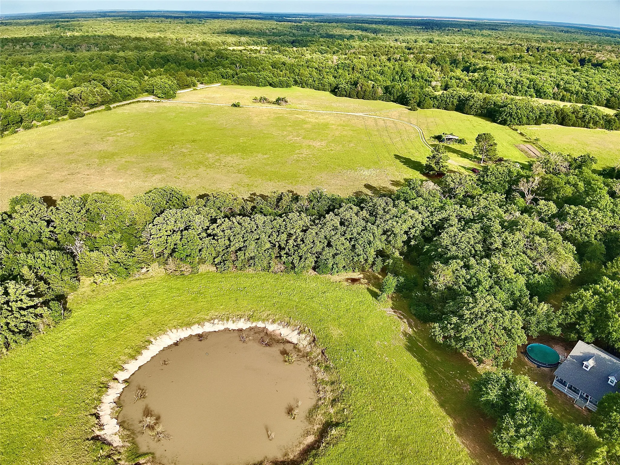 Single Family Residence For Sale in Limestone County , 2142 LCR 758, Thornton, Texas 76687, 4 Bedroom, 3 Bathroom, Garage spaces, 3,200 Sqft, built in 1996, mls#21348521, Real Estate Agent in Thornton, Homes For Sale in Limestone county, Homes For Sale in Thornton, Realtor in Thornton Texas, Real Estate Brokerage Independent Realty Texas, Luminita Cordes Realtor