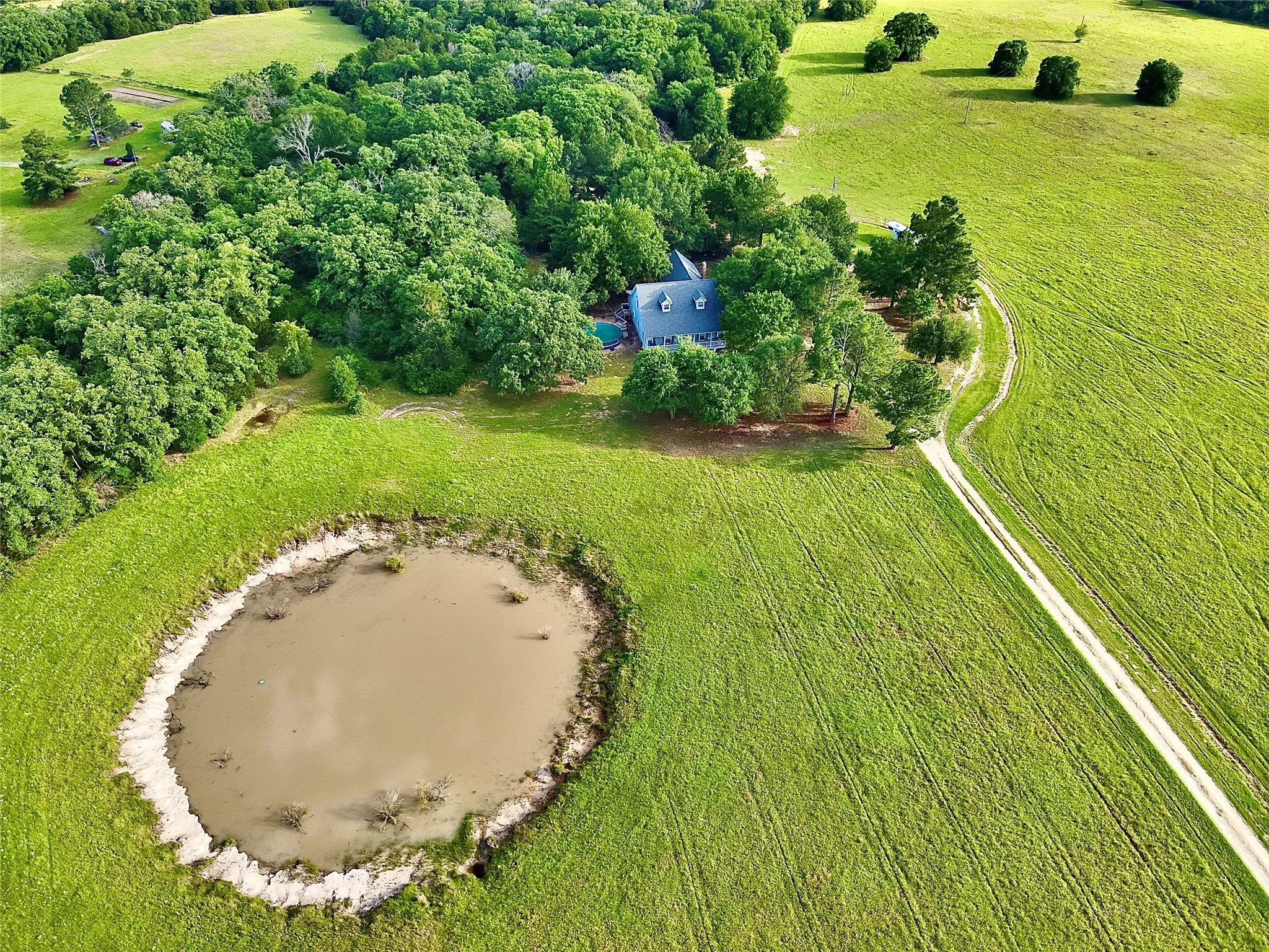 Single Family Residence For Sale in Limestone County , 2142 LCR 758, Thornton, Texas 76687, 4 Bedroom, 3 Bathroom, Garage spaces, 3,200 Sqft, built in 1996, mls#21348521, Real Estate Agent in Thornton, Homes For Sale in Limestone county, Homes For Sale in Thornton, Realtor in Thornton Texas, Real Estate Brokerage Independent Realty Texas, Luminita Cordes Realtor