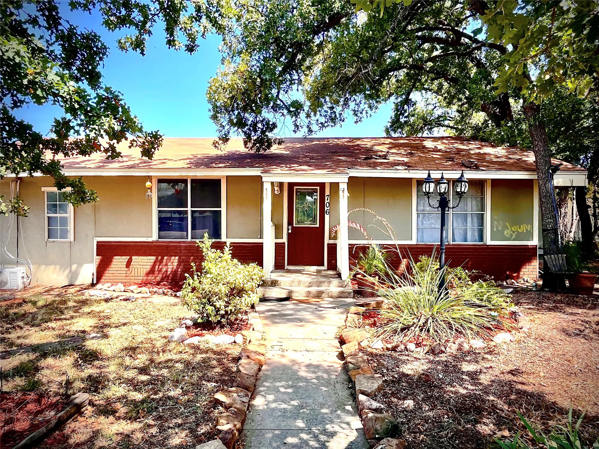 Single Family Residence For Sale in Brown County , 706 Early Blvd, Early, Texas 76802, 3 Bedroom, 2 Bathroom, Garage spaces, 1,650 Sqft, built in 1962, mls#21347584, Real Estate Agent in Early, Homes For Sale in Brown county, Homes For Sale in Early, Realtor in Early Texas, Real Estate Brokerage Independent Realty Texas, Luminita Cordes Realtor