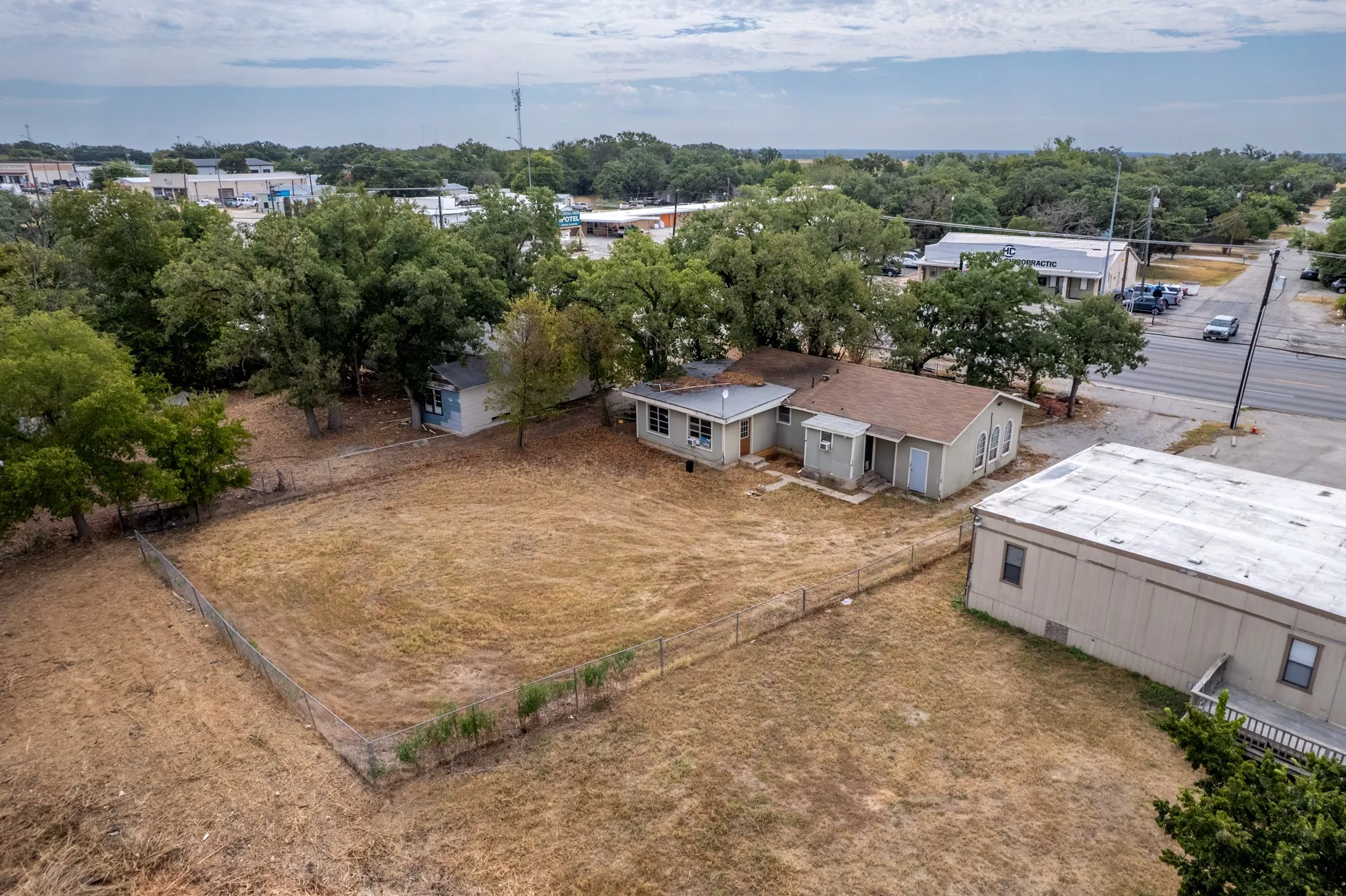 Single Family Residence For Sale in Brown County , 706 Early Blvd, Early, Texas 76802, 3 Bedroom, 2 Bathroom, Garage spaces, 1,650 Sqft, built in 1962, mls#21347584, Real Estate Agent in Early, Homes For Sale in Brown county, Homes For Sale in Early, Realtor in Early Texas, Real Estate Brokerage Independent Realty Texas, Luminita Cordes Realtor