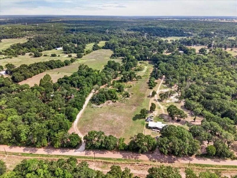 Single Family Residence For Sale in Henderson County , 8846 County Road 2448, Tool, Texas 75143, 2 Bedroom, 1 Bathroom, Garage spaces, 1,096 Sqft, built in 1981, mls#21348355, Real Estate Agent in Tool, Homes For Sale in Henderson county, Homes For Sale in Tool, Realtor in Tool Texas, Real Estate Brokerage Independent Realty Texas, Luminita Cordes Realtor