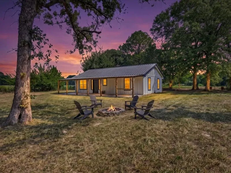 Single Family Residence For Sale in Henderson County , 8846 County Road 2448, Tool, Texas 75143, 2 Bedroom, 1 Bathroom, Garage spaces, 1,096 Sqft, built in 1981, mls#21348355, Real Estate Agent in Tool, Homes For Sale in Henderson county, Homes For Sale in Tool, Realtor in Tool Texas, Real Estate Brokerage Independent Realty Texas, Luminita Cordes Realtor