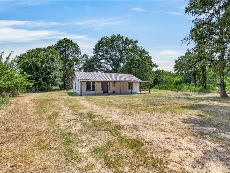 Single Family Residence For Sale in Henderson County , 8846 County Road 2448, Tool, Texas 75143, 2 Bedroom, 1 Bathroom, Garage spaces, 1,096 Sqft, built in 1981, mls#21348355, Real Estate Agent in Tool, Homes For Sale in Henderson county, Homes For Sale in Tool, Realtor in Tool Texas, Real Estate Brokerage Independent Realty Texas, Luminita Cordes Realtor