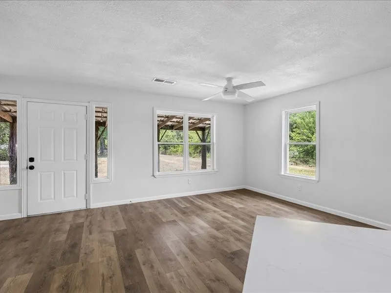 Single Family Residence For Sale in Henderson County , 8846 County Road 2448, Tool, Texas 75143, 2 Bedroom, 1 Bathroom, Garage spaces, 1,096 Sqft, built in 1981, mls#21348355, Real Estate Agent in Tool, Homes For Sale in Henderson county, Homes For Sale in Tool, Realtor in Tool Texas, Real Estate Brokerage Independent Realty Texas, Luminita Cordes Realtor