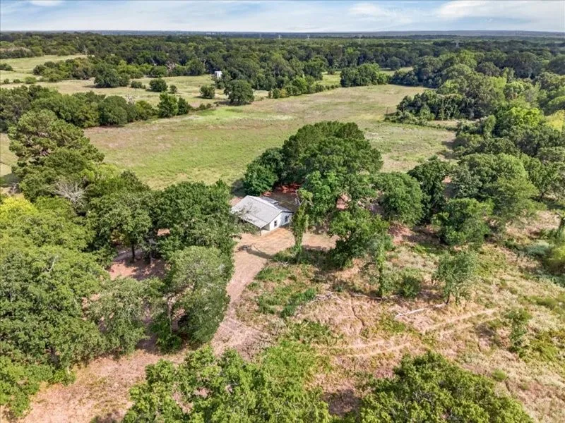 Single Family Residence For Sale in Henderson County , 8846 County Road 2448, Tool, Texas 75143, 2 Bedroom, 1 Bathroom, Garage spaces, 1,096 Sqft, built in 1981, mls#21348355, Real Estate Agent in Tool, Homes For Sale in Henderson county, Homes For Sale in Tool, Realtor in Tool Texas, Real Estate Brokerage Independent Realty Texas, Luminita Cordes Realtor