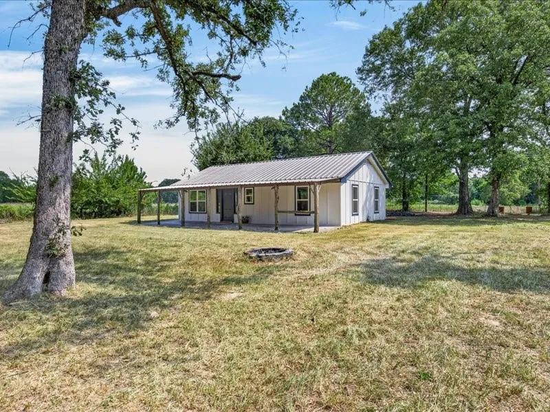 Single Family Residence For Sale in Henderson County , 8846 County Road 2448, Tool, Texas 75143, 2 Bedroom, 1 Bathroom, Garage spaces, 1,096 Sqft, built in 1981, mls#21348355, Real Estate Agent in Tool, Homes For Sale in Henderson county, Homes For Sale in Tool, Realtor in Tool Texas, Real Estate Brokerage Independent Realty Texas, Luminita Cordes Realtor