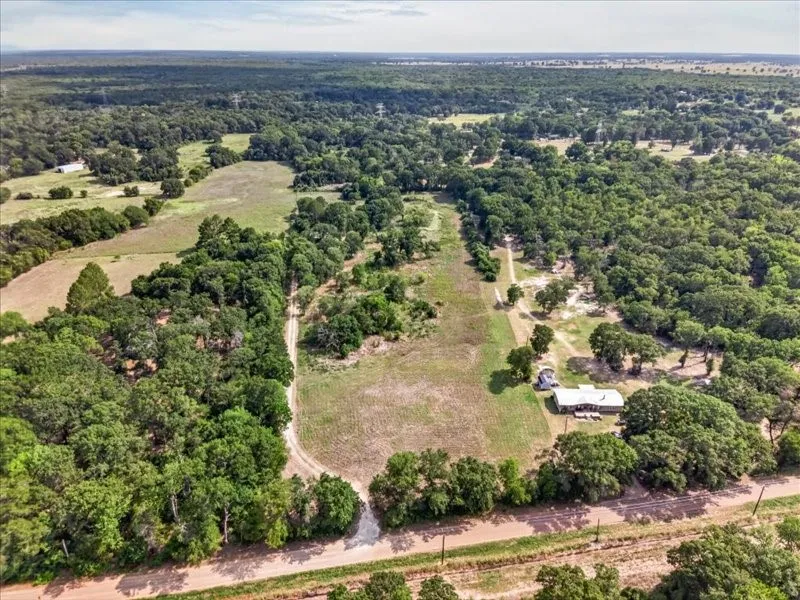 Single Family Residence For Sale in Henderson County , 8846 County Road 2448, Tool, Texas 75143, 2 Bedroom, 1 Bathroom, Garage spaces, 1,096 Sqft, built in 1981, mls#21348355, Real Estate Agent in Tool, Homes For Sale in Henderson county, Homes For Sale in Tool, Realtor in Tool Texas, Real Estate Brokerage Independent Realty Texas, Luminita Cordes Realtor