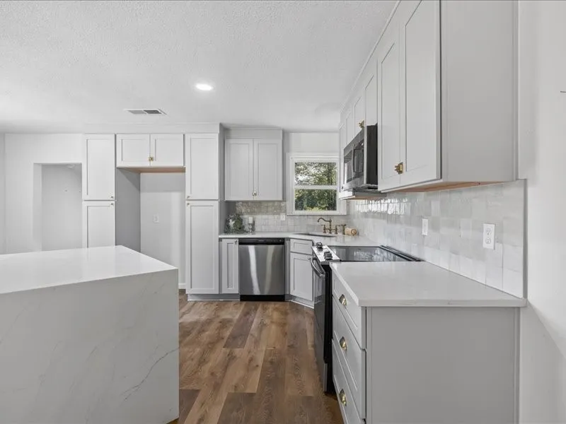 Single Family Residence For Sale in Henderson County , 8846 County Road 2448, Tool, Texas 75143, 2 Bedroom, 1 Bathroom, Garage spaces, 1,096 Sqft, built in 1981, mls#21348355, Real Estate Agent in Tool, Homes For Sale in Henderson county, Homes For Sale in Tool, Realtor in Tool Texas, Real Estate Brokerage Independent Realty Texas, Luminita Cordes Realtor