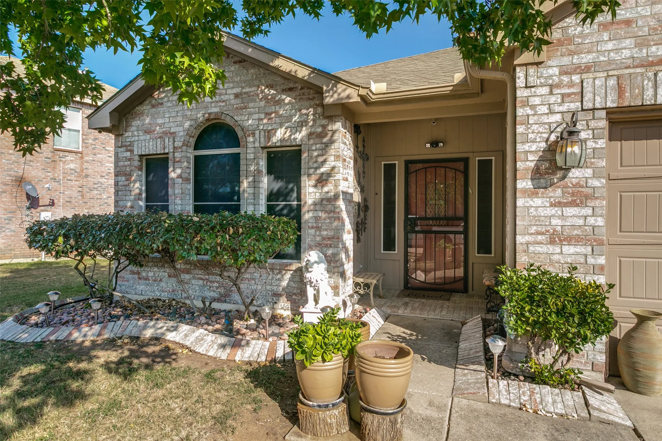 Single Family Residence For Sale in Tarrant County , 1065 Harriman Drive, Saginaw, Texas 76131, 4 Bedroom, 2 Bathroom, 2 Garage spaces, 2,373 Sqft, built in 1998, mls#21340168, Real Estate Agent in Saginaw, Homes For Sale in Tarrant county, Homes For Sale in Saginaw, Realtor in Saginaw Texas, Real Estate Brokerage Independent Realty Texas, Luminita Cordes Realtor