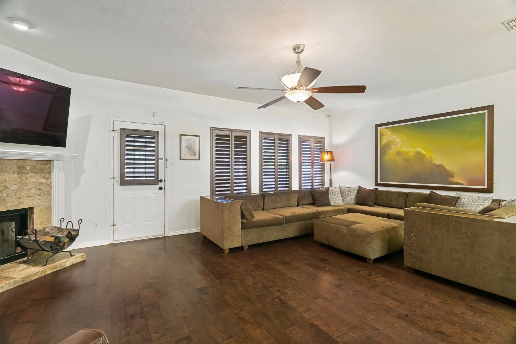 Single Family Residence For Sale in Tarrant County , 1065 Harriman Drive, Saginaw, Texas 76131, 4 Bedroom, 2 Bathroom, 2 Garage spaces, 2,373 Sqft, built in 1998, mls#21340168, Real Estate Agent in Saginaw, Homes For Sale in Tarrant county, Homes For Sale in Saginaw, Realtor in Saginaw Texas, Real Estate Brokerage Independent Realty Texas, Luminita Cordes Realtor