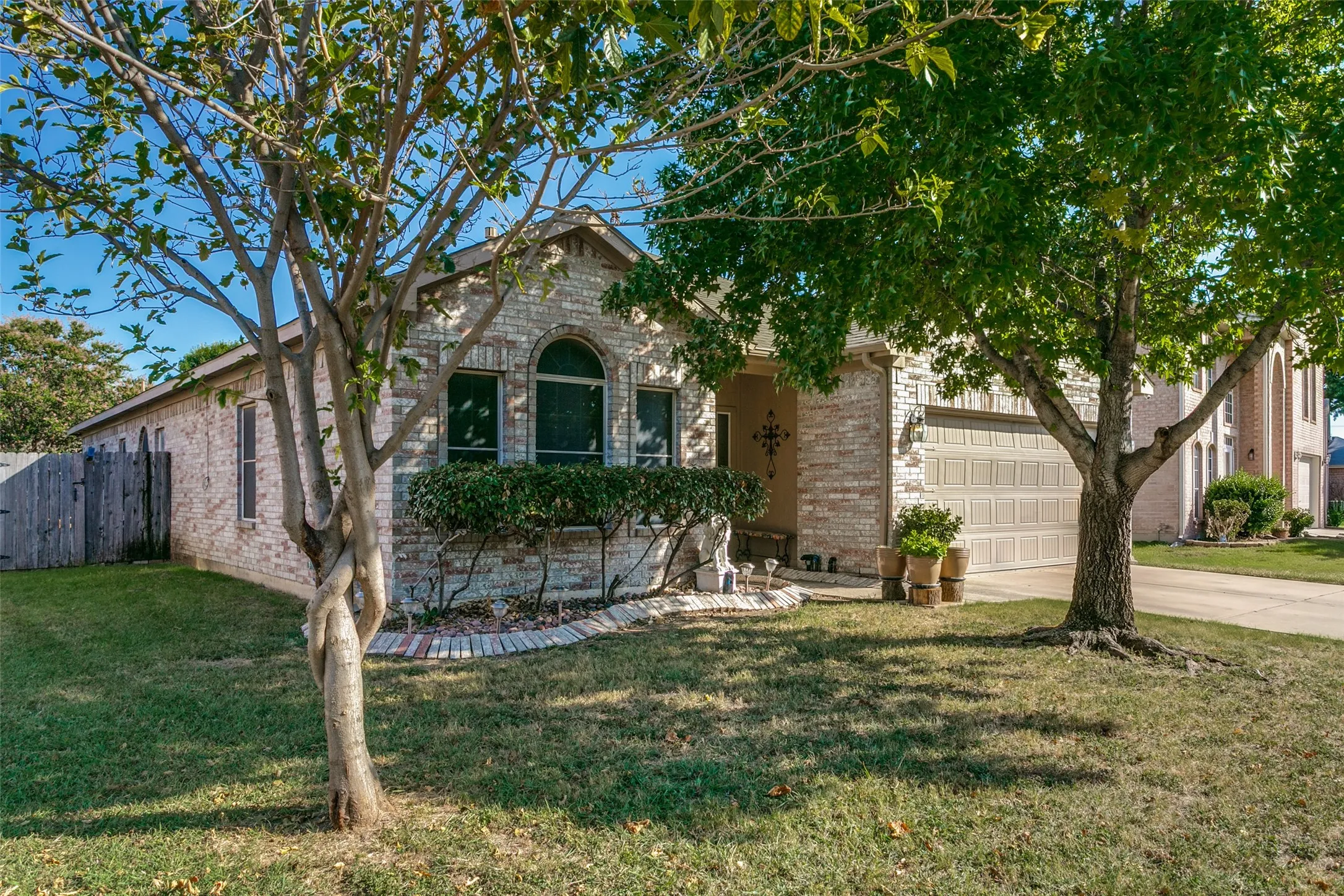 Single Family Residence For Sale in Tarrant County , 1065 Harriman Drive, Saginaw, Texas 76131, 4 Bedroom, 2 Bathroom, 2 Garage spaces, 2,373 Sqft, built in 1998, mls#21340168, Real Estate Agent in Saginaw, Homes For Sale in Tarrant county, Homes For Sale in Saginaw, Realtor in Saginaw Texas, Real Estate Brokerage Independent Realty Texas, Luminita Cordes Realtor