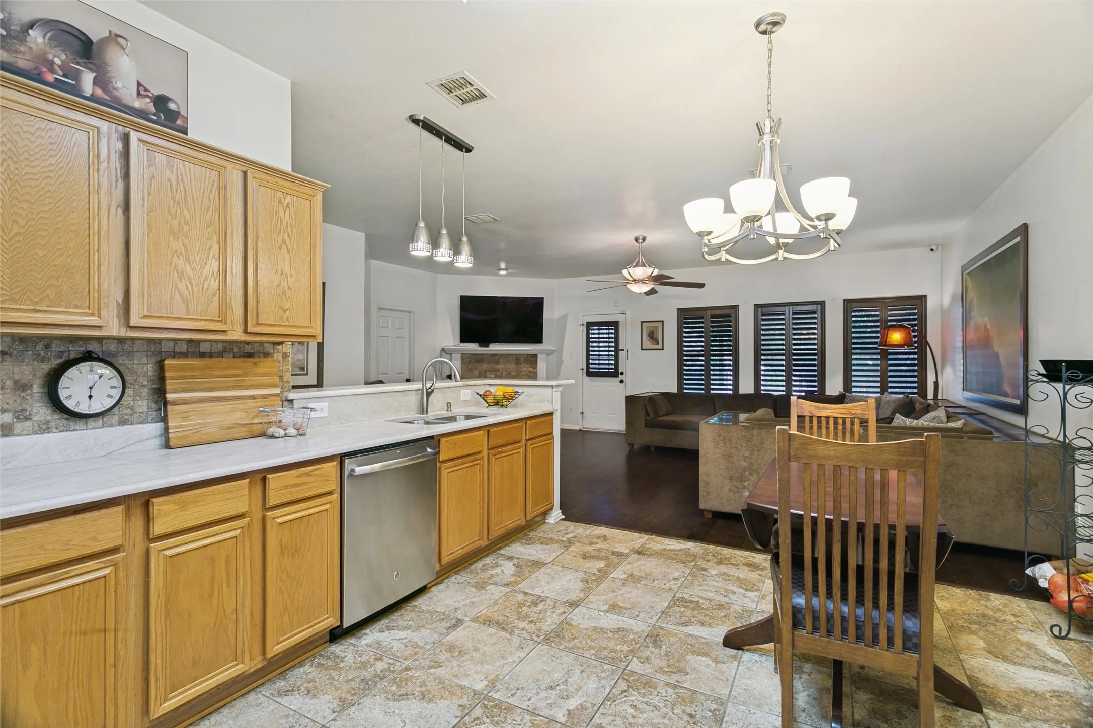 Single Family Residence For Sale in Tarrant County , 1065 Harriman Drive, Saginaw, Texas 76131, 4 Bedroom, 2 Bathroom, 2 Garage spaces, 2,373 Sqft, built in 1998, mls#21340168, Real Estate Agent in Saginaw, Homes For Sale in Tarrant county, Homes For Sale in Saginaw, Realtor in Saginaw Texas, Real Estate Brokerage Independent Realty Texas, Luminita Cordes Realtor