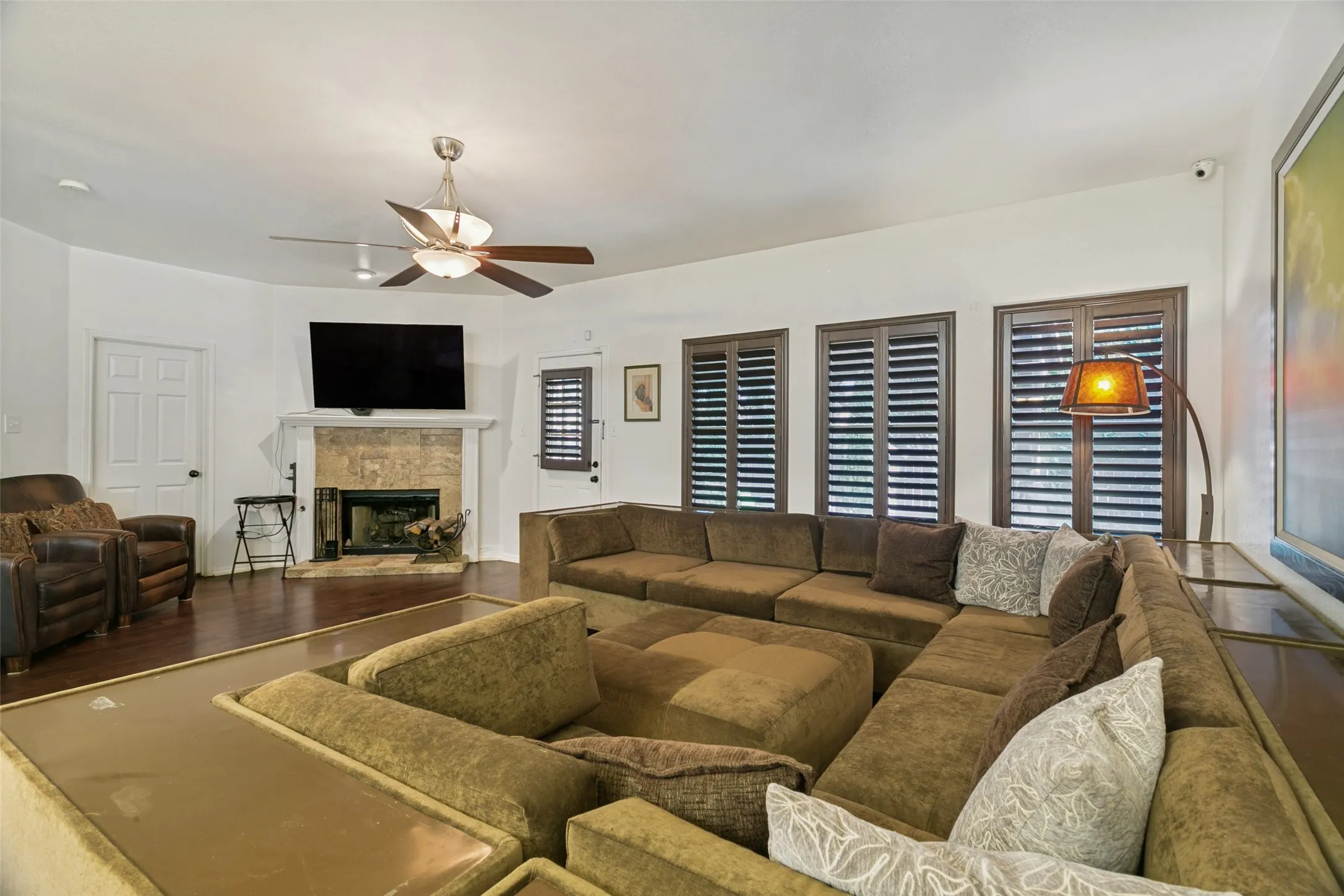 Single Family Residence For Sale in Tarrant County , 1065 Harriman Drive, Saginaw, Texas 76131, 4 Bedroom, 2 Bathroom, 2 Garage spaces, 2,373 Sqft, built in 1998, mls#21340168, Real Estate Agent in Saginaw, Homes For Sale in Tarrant county, Homes For Sale in Saginaw, Realtor in Saginaw Texas, Real Estate Brokerage Independent Realty Texas, Luminita Cordes Realtor