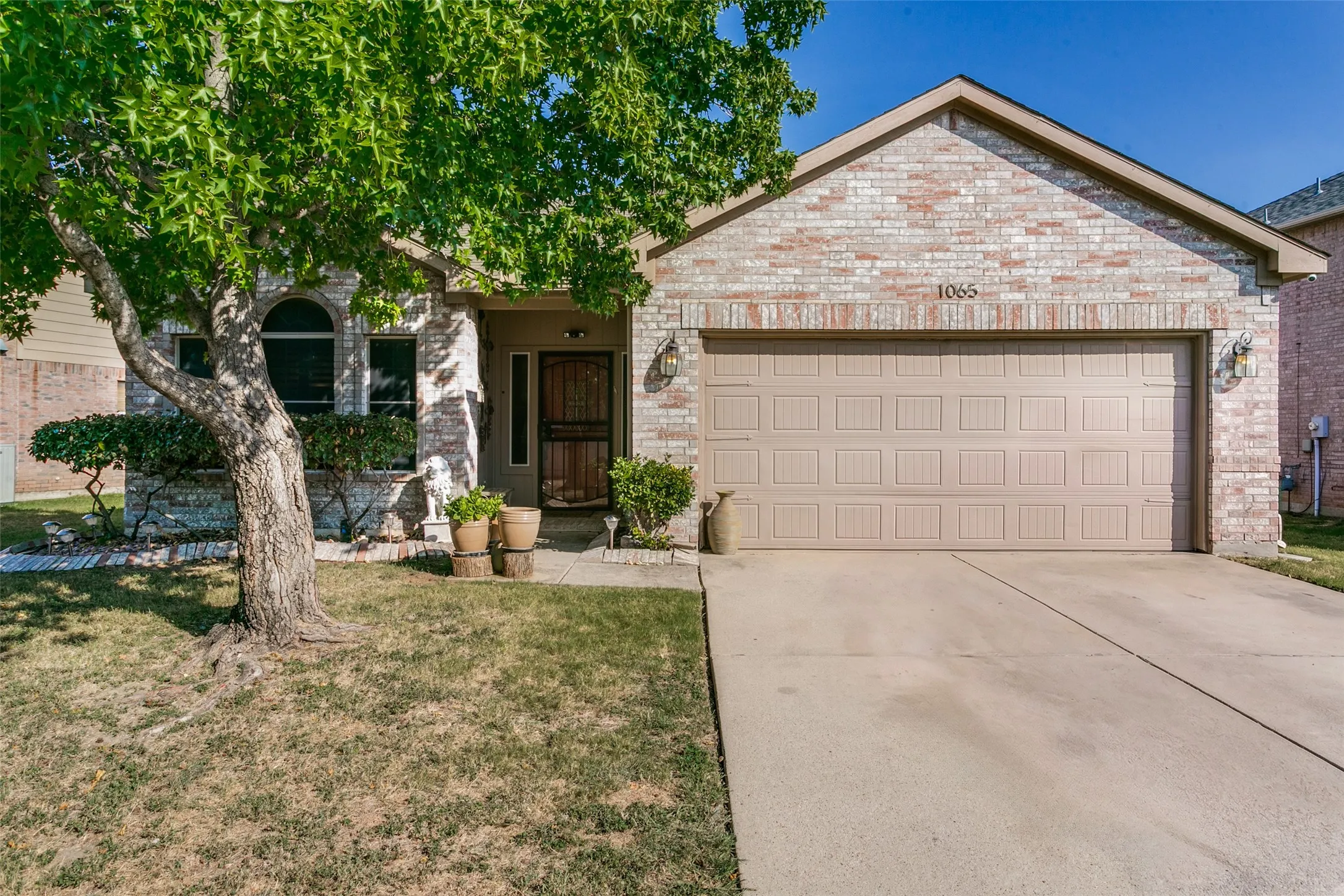 Single Family Residence For Sale in Tarrant County , 1065 Harriman Drive, Saginaw, Texas 76131, 4 Bedroom, 2 Bathroom, 2 Garage spaces, 2,373 Sqft, built in 1998, mls#21340168, Real Estate Agent in Saginaw, Homes For Sale in Tarrant county, Homes For Sale in Saginaw, Realtor in Saginaw Texas, Real Estate Brokerage Independent Realty Texas, Luminita Cordes Realtor