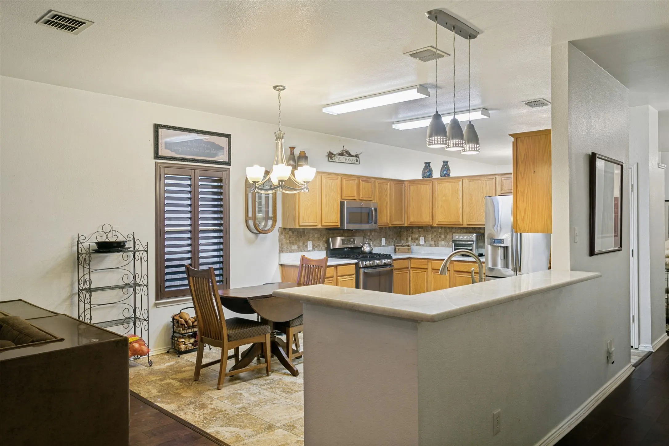 Single Family Residence For Sale in Tarrant County , 1065 Harriman Drive, Saginaw, Texas 76131, 4 Bedroom, 2 Bathroom, 2 Garage spaces, 2,373 Sqft, built in 1998, mls#21340168, Real Estate Agent in Saginaw, Homes For Sale in Tarrant county, Homes For Sale in Saginaw, Realtor in Saginaw Texas, Real Estate Brokerage Independent Realty Texas, Luminita Cordes Realtor