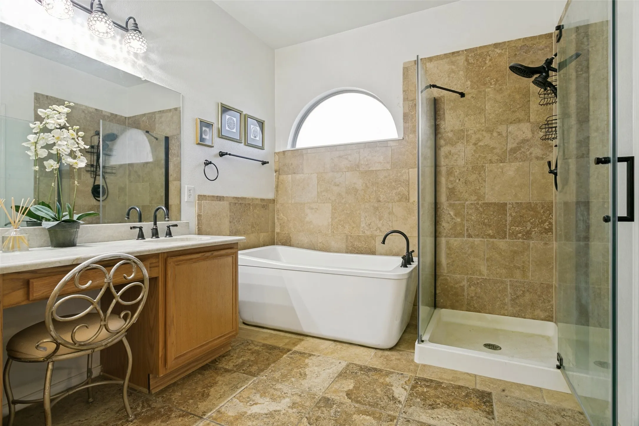 Single Family Residence For Sale in Tarrant County , 1065 Harriman Drive, Saginaw, Texas 76131, 4 Bedroom, 2 Bathroom, 2 Garage spaces, 2,373 Sqft, built in 1998, mls#21340168, Real Estate Agent in Saginaw, Homes For Sale in Tarrant county, Homes For Sale in Saginaw, Realtor in Saginaw Texas, Real Estate Brokerage Independent Realty Texas, Luminita Cordes Realtor