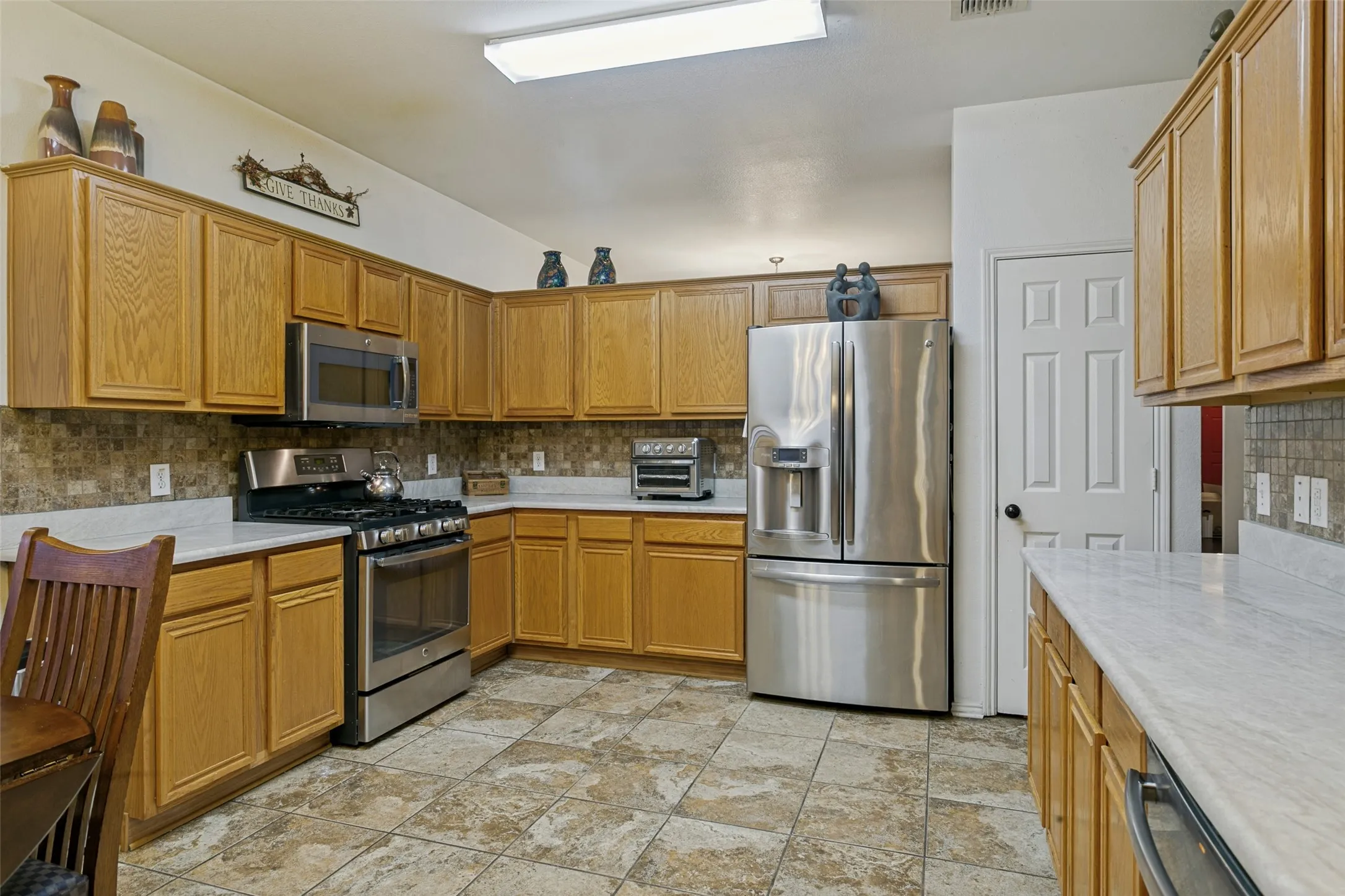 Single Family Residence For Sale in Tarrant County , 1065 Harriman Drive, Saginaw, Texas 76131, 4 Bedroom, 2 Bathroom, 2 Garage spaces, 2,373 Sqft, built in 1998, mls#21340168, Real Estate Agent in Saginaw, Homes For Sale in Tarrant county, Homes For Sale in Saginaw, Realtor in Saginaw Texas, Real Estate Brokerage Independent Realty Texas, Luminita Cordes Realtor