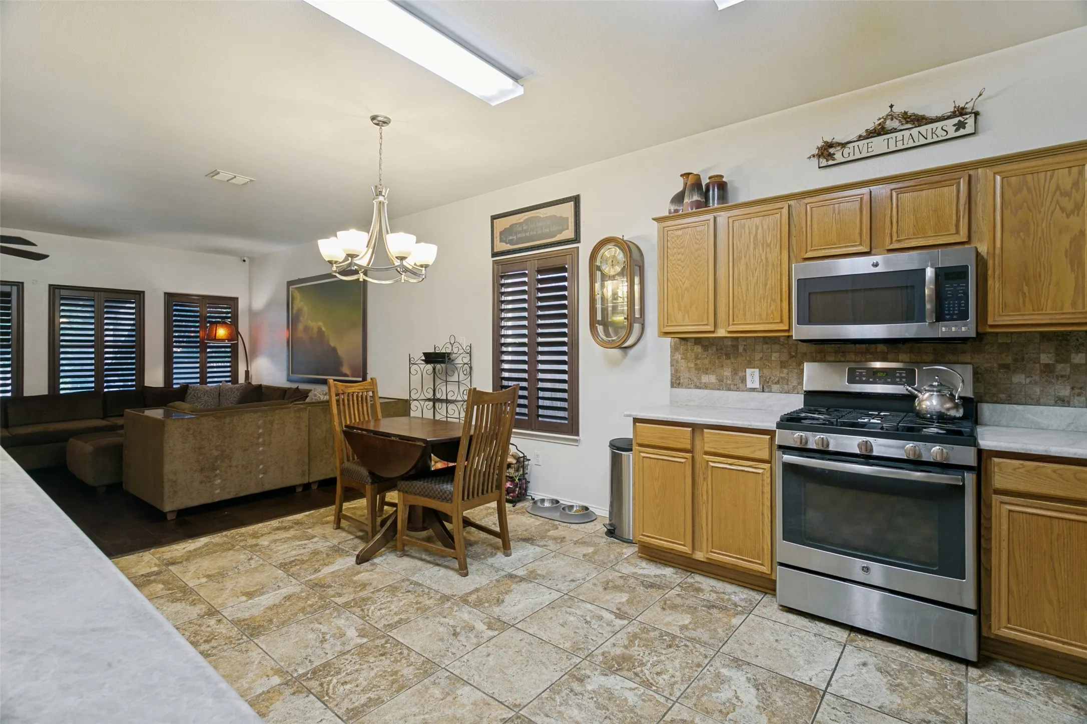 Single Family Residence For Sale in Tarrant County , 1065 Harriman Drive, Saginaw, Texas 76131, 4 Bedroom, 2 Bathroom, 2 Garage spaces, 2,373 Sqft, built in 1998, mls#21340168, Real Estate Agent in Saginaw, Homes For Sale in Tarrant county, Homes For Sale in Saginaw, Realtor in Saginaw Texas, Real Estate Brokerage Independent Realty Texas, Luminita Cordes Realtor