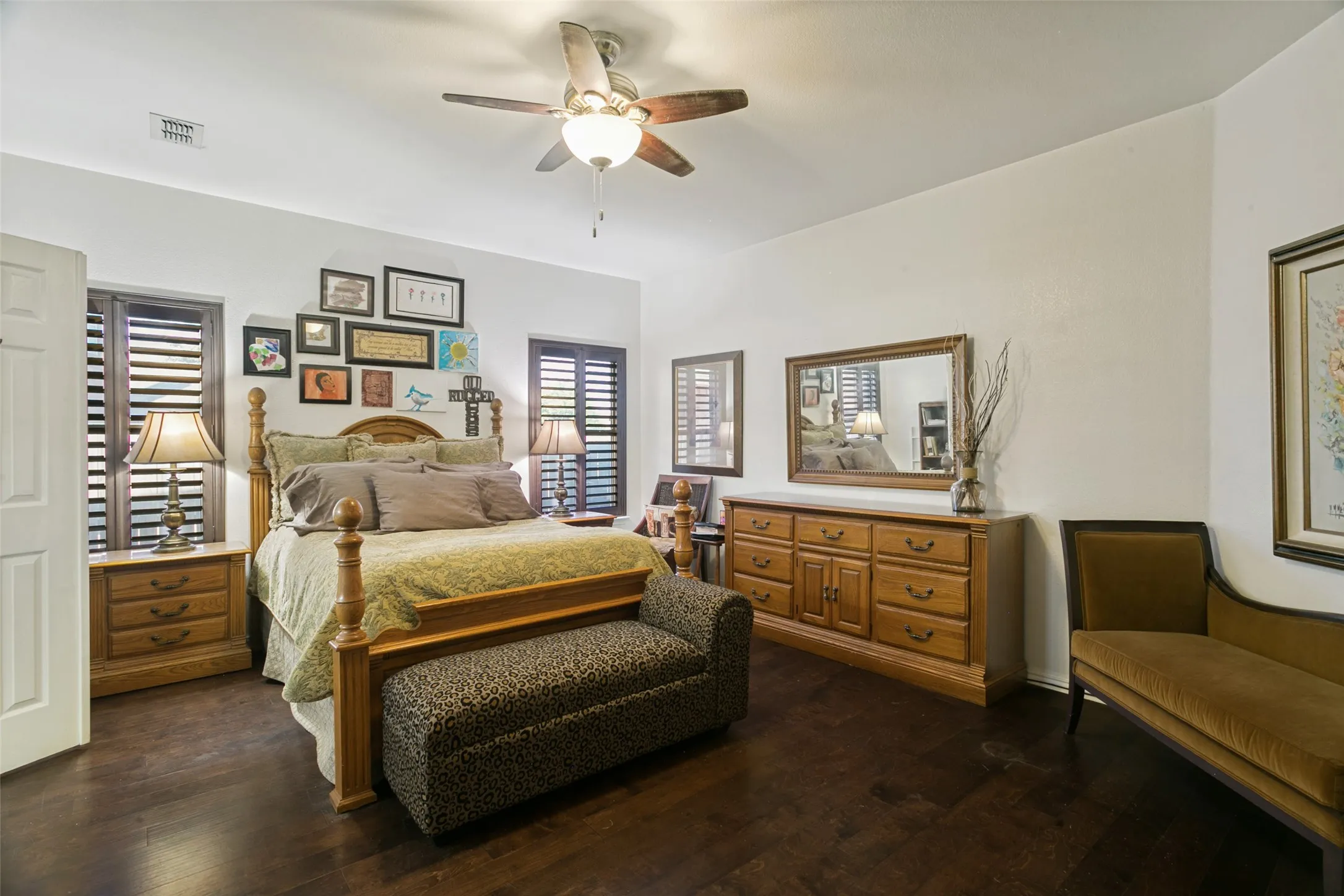 Single Family Residence For Sale in Tarrant County , 1065 Harriman Drive, Saginaw, Texas 76131, 4 Bedroom, 2 Bathroom, 2 Garage spaces, 2,373 Sqft, built in 1998, mls#21340168, Real Estate Agent in Saginaw, Homes For Sale in Tarrant county, Homes For Sale in Saginaw, Realtor in Saginaw Texas, Real Estate Brokerage Independent Realty Texas, Luminita Cordes Realtor