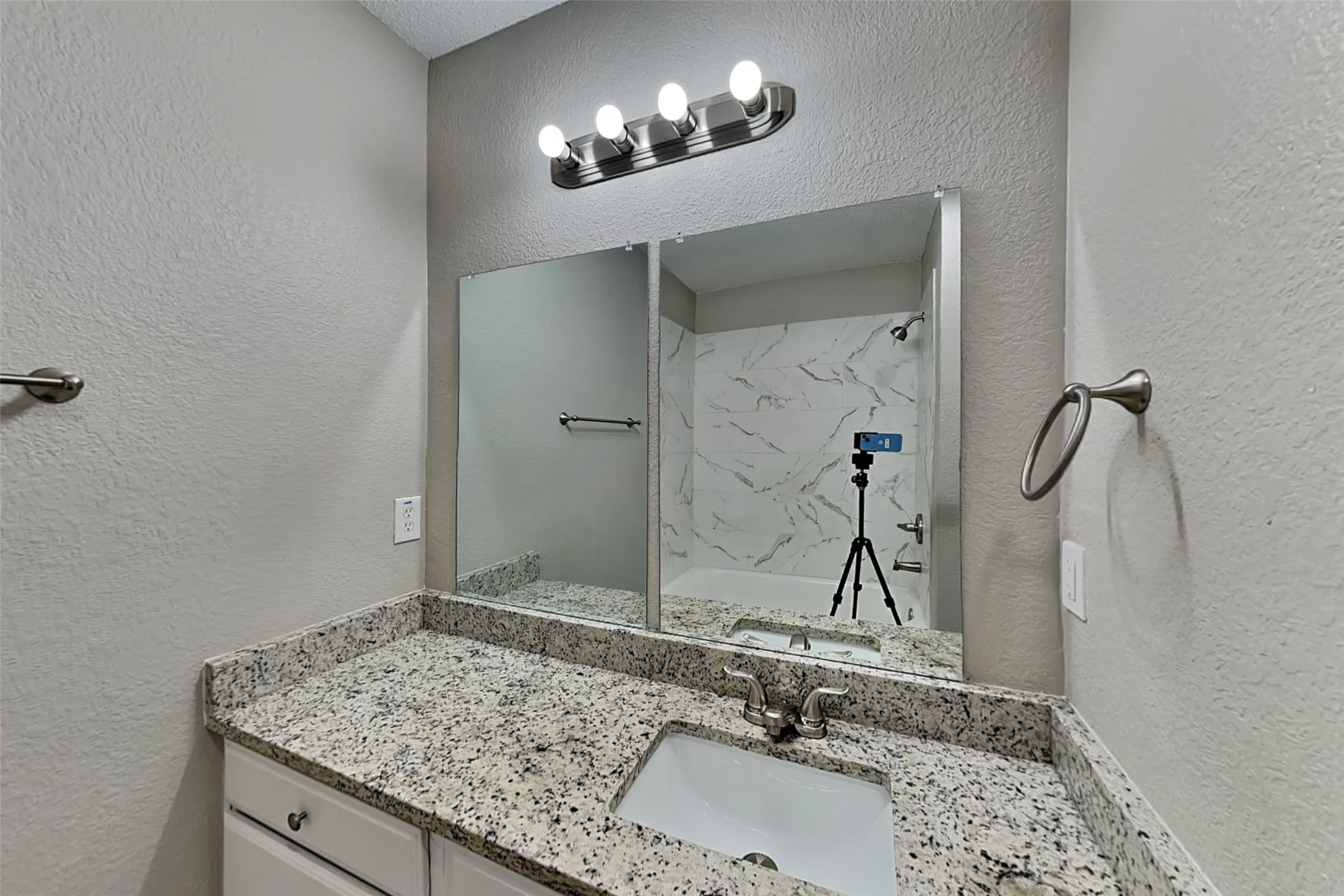 Single Family Residence For Rent in Tarrant County , 8809 Limestone Drive, Fort Worth, Texas 76244, 3 Bedroom, 2 Bathroom, 2 Garage spaces, 1,364 Sqft, built in 2001, mls#21348535, Real Estate Agent in Fort Worth, Homes For Rent in Tarrant county, Homes For Rent in Fort Worth, Realtor in Fort Worth Texas, Real Estate Brokerage Independent Realty Texas, Luminita Cordes Realtor