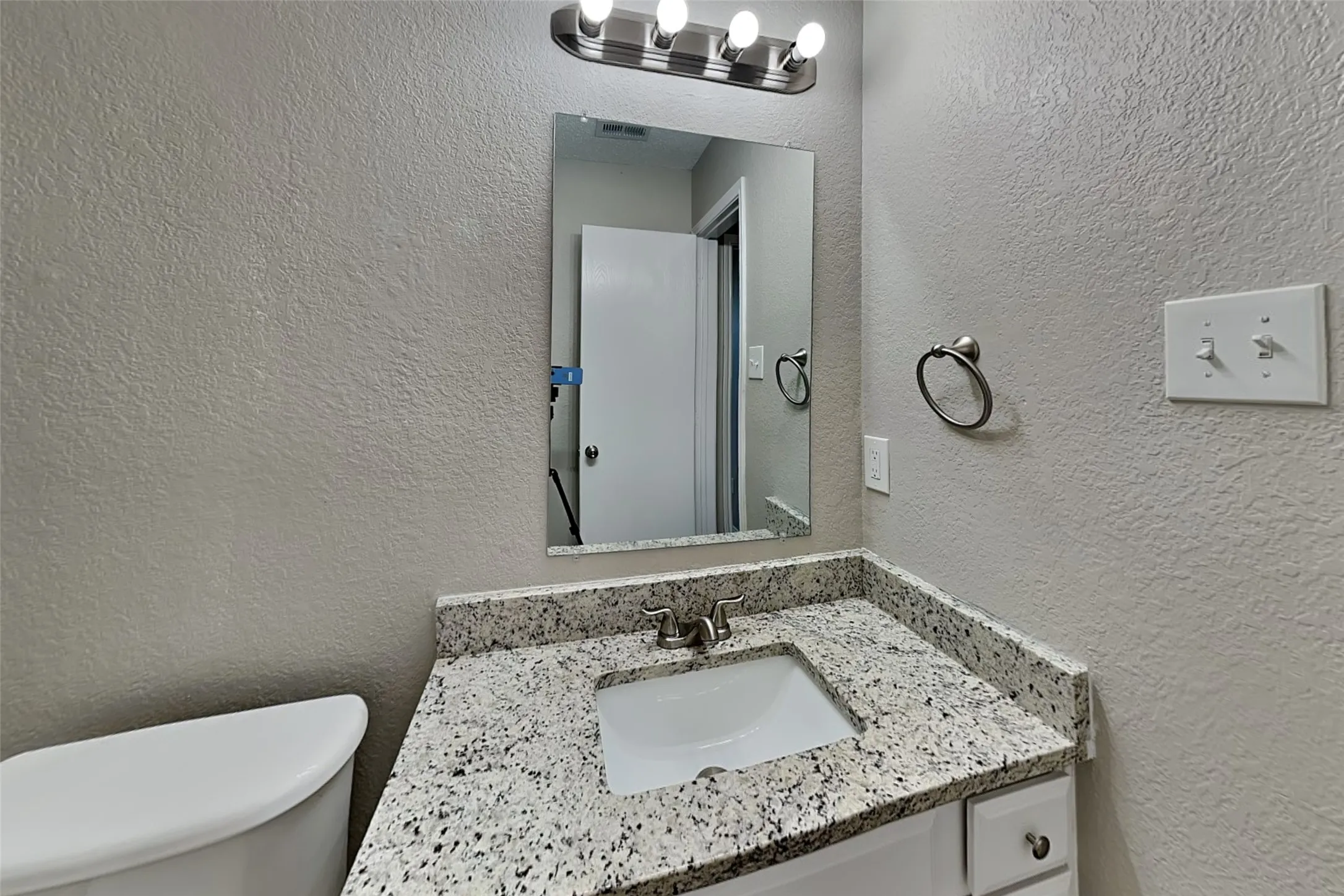Single Family Residence For Rent in Tarrant County , 8809 Limestone Drive, Fort Worth, Texas 76244, 3 Bedroom, 2 Bathroom, 2 Garage spaces, 1,364 Sqft, built in 2001, mls#21348535, Real Estate Agent in Fort Worth, Homes For Rent in Tarrant county, Homes For Rent in Fort Worth, Realtor in Fort Worth Texas, Real Estate Brokerage Independent Realty Texas, Luminita Cordes Realtor
