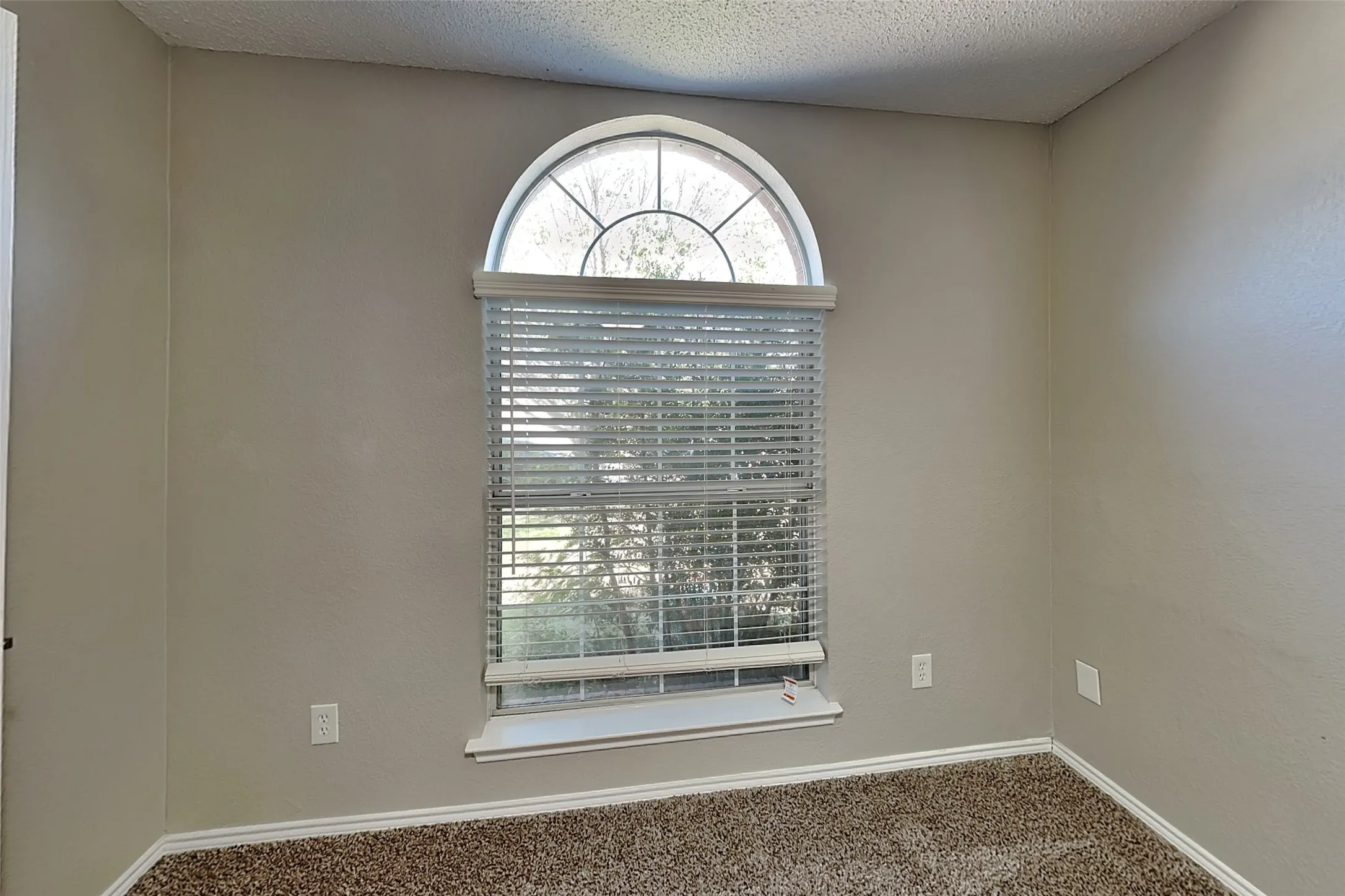 Single Family Residence For Rent in Tarrant County , 8809 Limestone Drive, Fort Worth, Texas 76244, 3 Bedroom, 2 Bathroom, 2 Garage spaces, 1,364 Sqft, built in 2001, mls#21348535, Real Estate Agent in Fort Worth, Homes For Rent in Tarrant county, Homes For Rent in Fort Worth, Realtor in Fort Worth Texas, Real Estate Brokerage Independent Realty Texas, Luminita Cordes Realtor