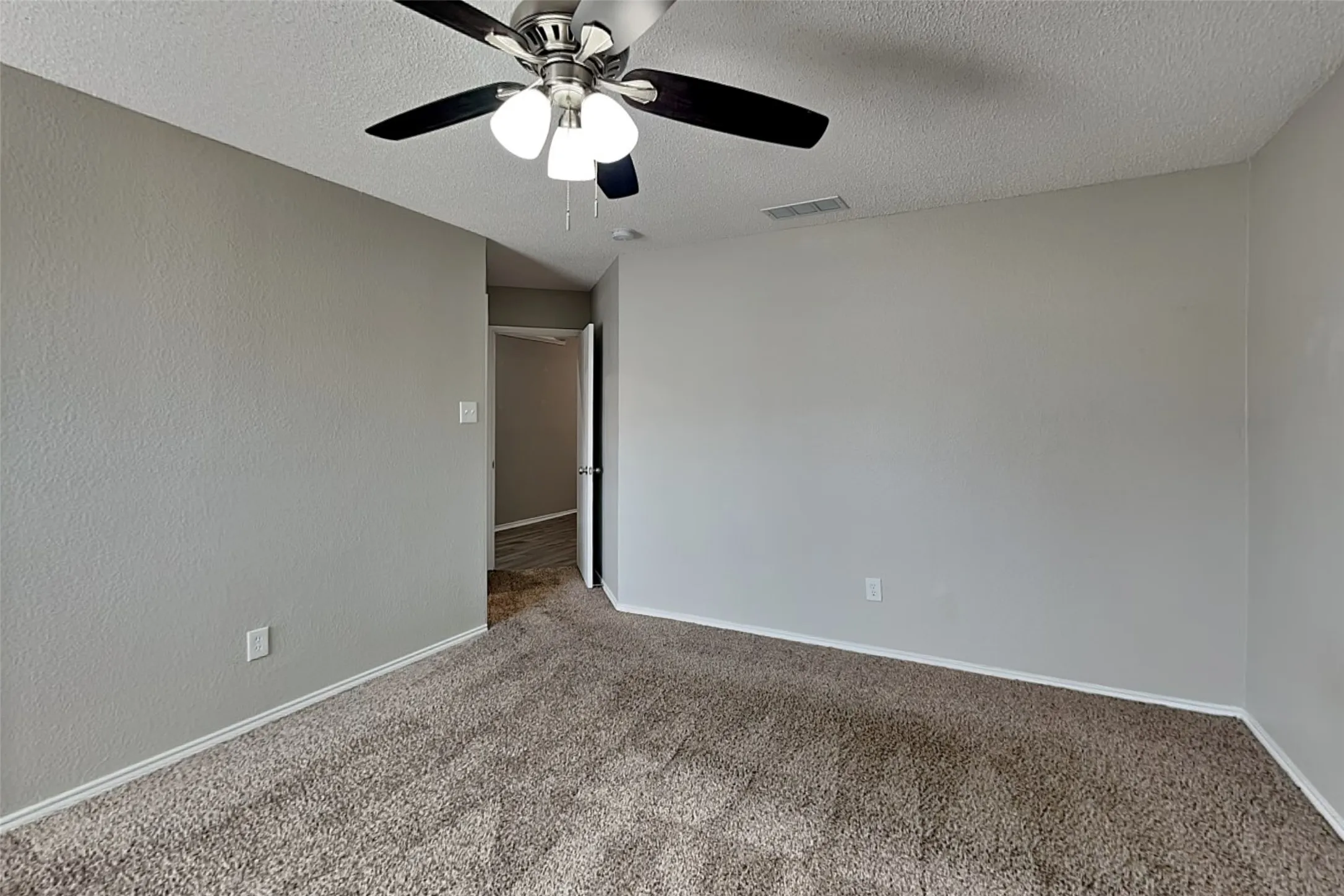 Single Family Residence For Rent in Tarrant County , 8809 Limestone Drive, Fort Worth, Texas 76244, 3 Bedroom, 2 Bathroom, 2 Garage spaces, 1,364 Sqft, built in 2001, mls#21348535, Real Estate Agent in Fort Worth, Homes For Rent in Tarrant county, Homes For Rent in Fort Worth, Realtor in Fort Worth Texas, Real Estate Brokerage Independent Realty Texas, Luminita Cordes Realtor