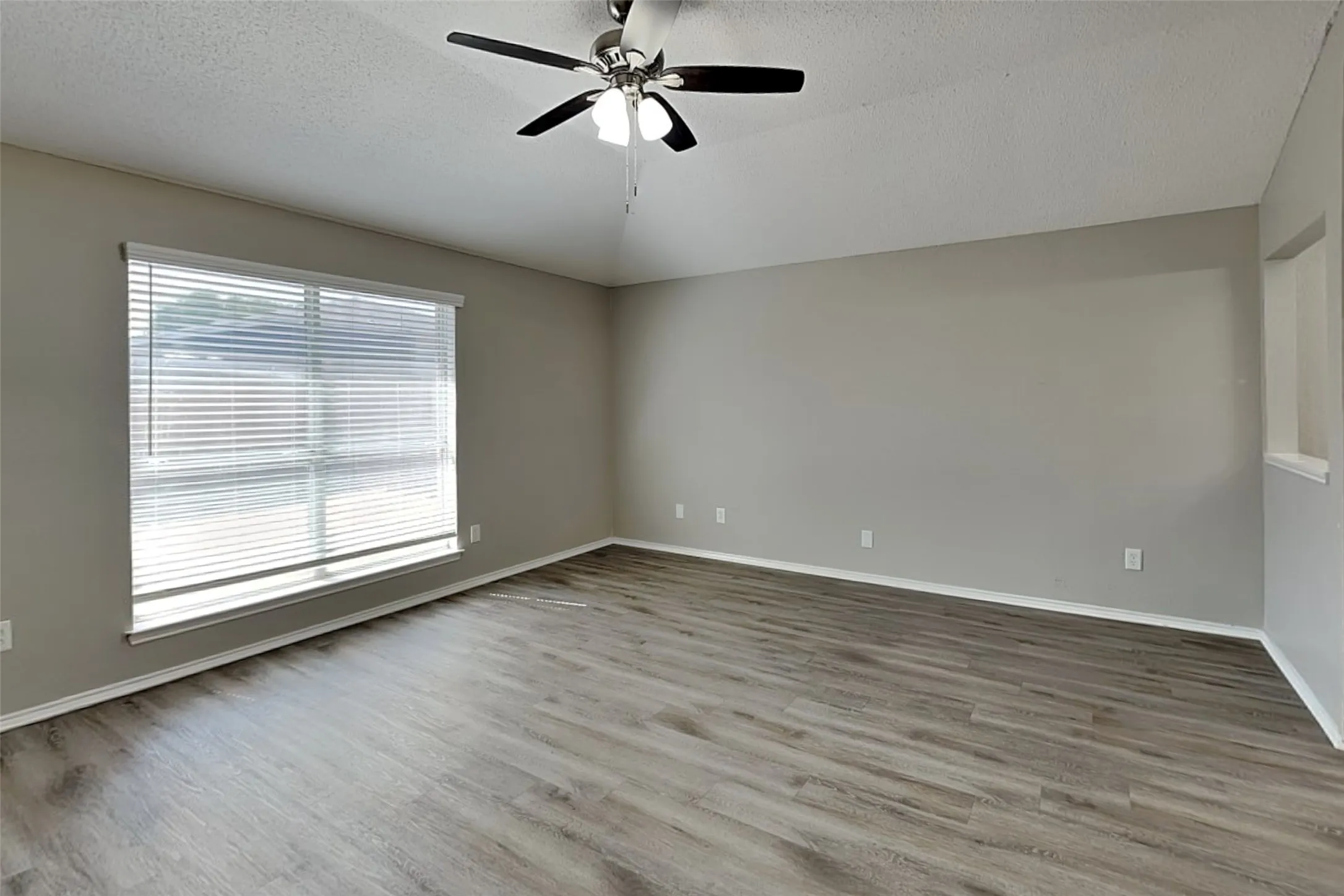 Single Family Residence For Rent in Tarrant County , 8809 Limestone Drive, Fort Worth, Texas 76244, 3 Bedroom, 2 Bathroom, 2 Garage spaces, 1,364 Sqft, built in 2001, mls#21348535, Real Estate Agent in Fort Worth, Homes For Rent in Tarrant county, Homes For Rent in Fort Worth, Realtor in Fort Worth Texas, Real Estate Brokerage Independent Realty Texas, Luminita Cordes Realtor