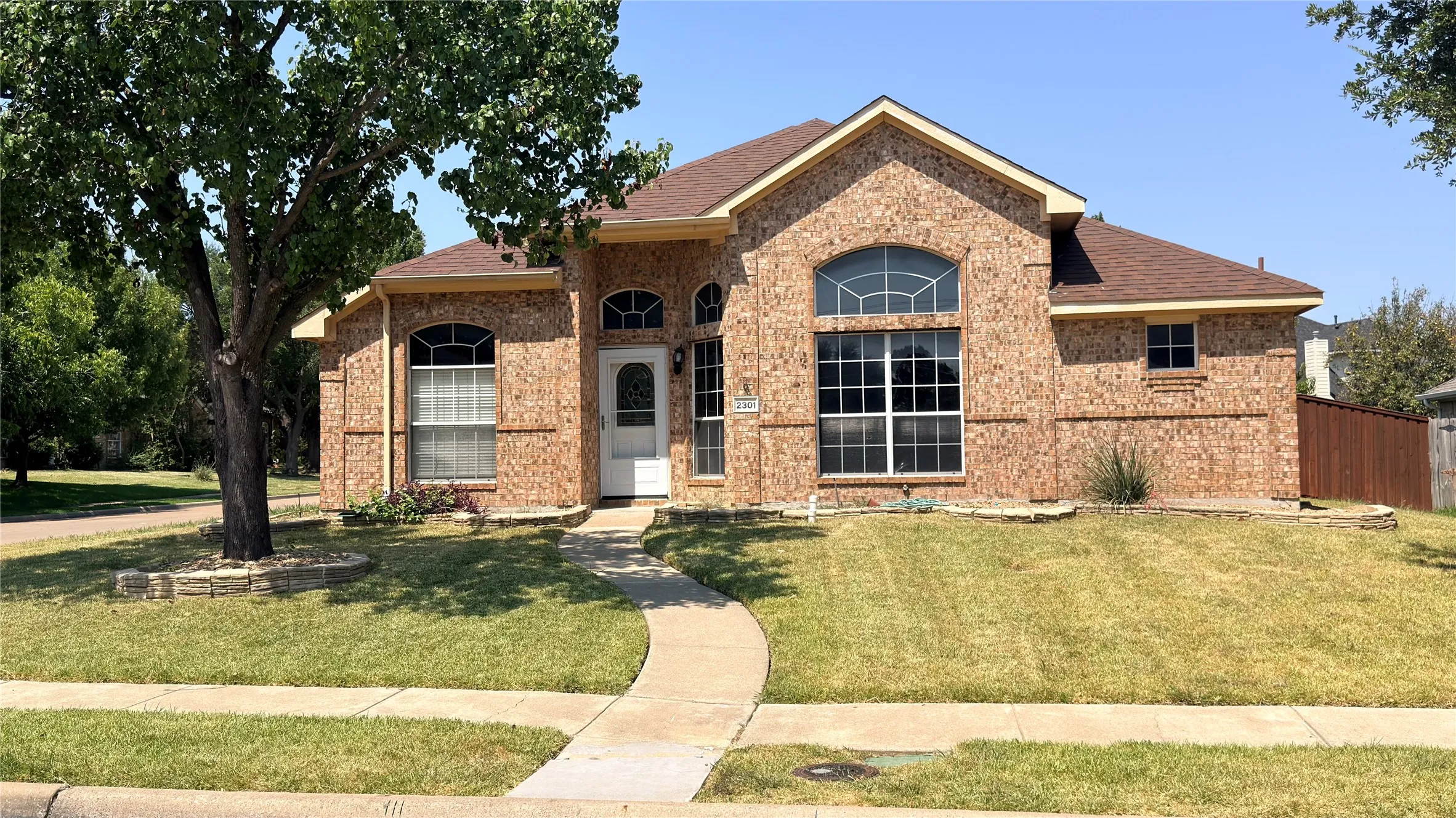 Single Family Residence For Rent in Dallas County , 2301 Stratford Drive, Mesquite, Texas 75150, 4 Bedroom, 2 Bathroom, 2 Garage spaces, 1,756 Sqft, built in 2000, mls#21348539, Real Estate Agent in Mesquite, Homes For Rent in Dallas county, Homes For Rent in Mesquite, Realtor in Mesquite Texas, Real Estate Brokerage Independent Realty Texas, Luminita Cordes Realtor