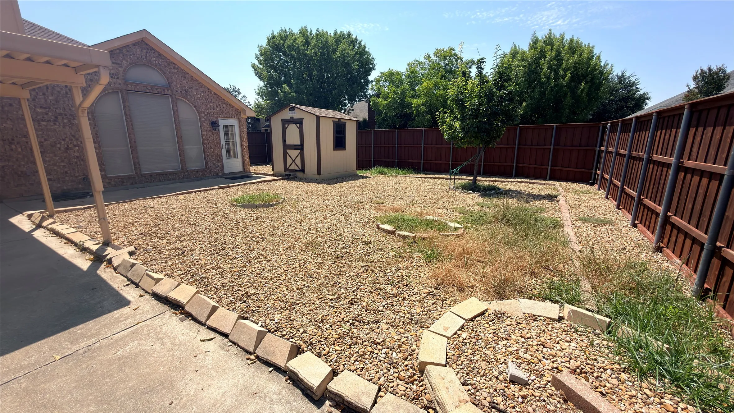 Single Family Residence For Rent in Dallas County , 2301 Stratford Drive, Mesquite, Texas 75150, 4 Bedroom, 2 Bathroom, 2 Garage spaces, 1,756 Sqft, built in 2000, mls#21348539, Real Estate Agent in Mesquite, Homes For Rent in Dallas county, Homes For Rent in Mesquite, Realtor in Mesquite Texas, Real Estate Brokerage Independent Realty Texas, Luminita Cordes Realtor