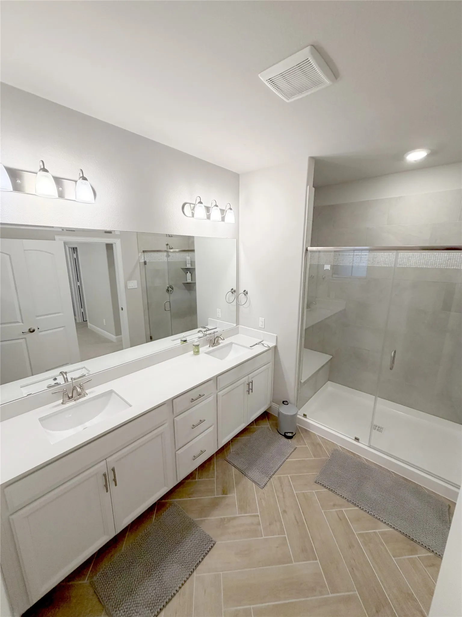 double vanity, glass shower with bench