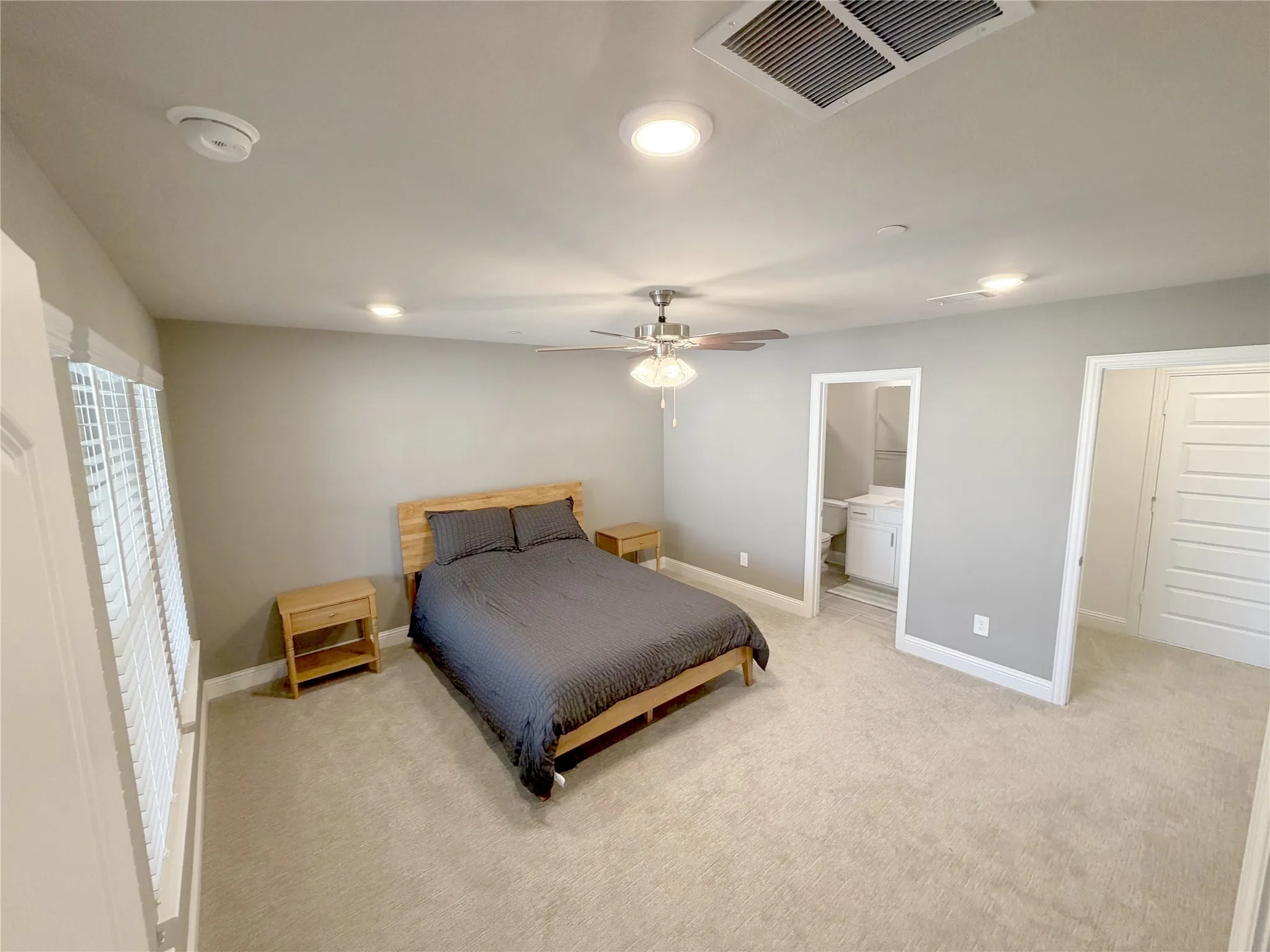third floor with private baclony. queen bed.