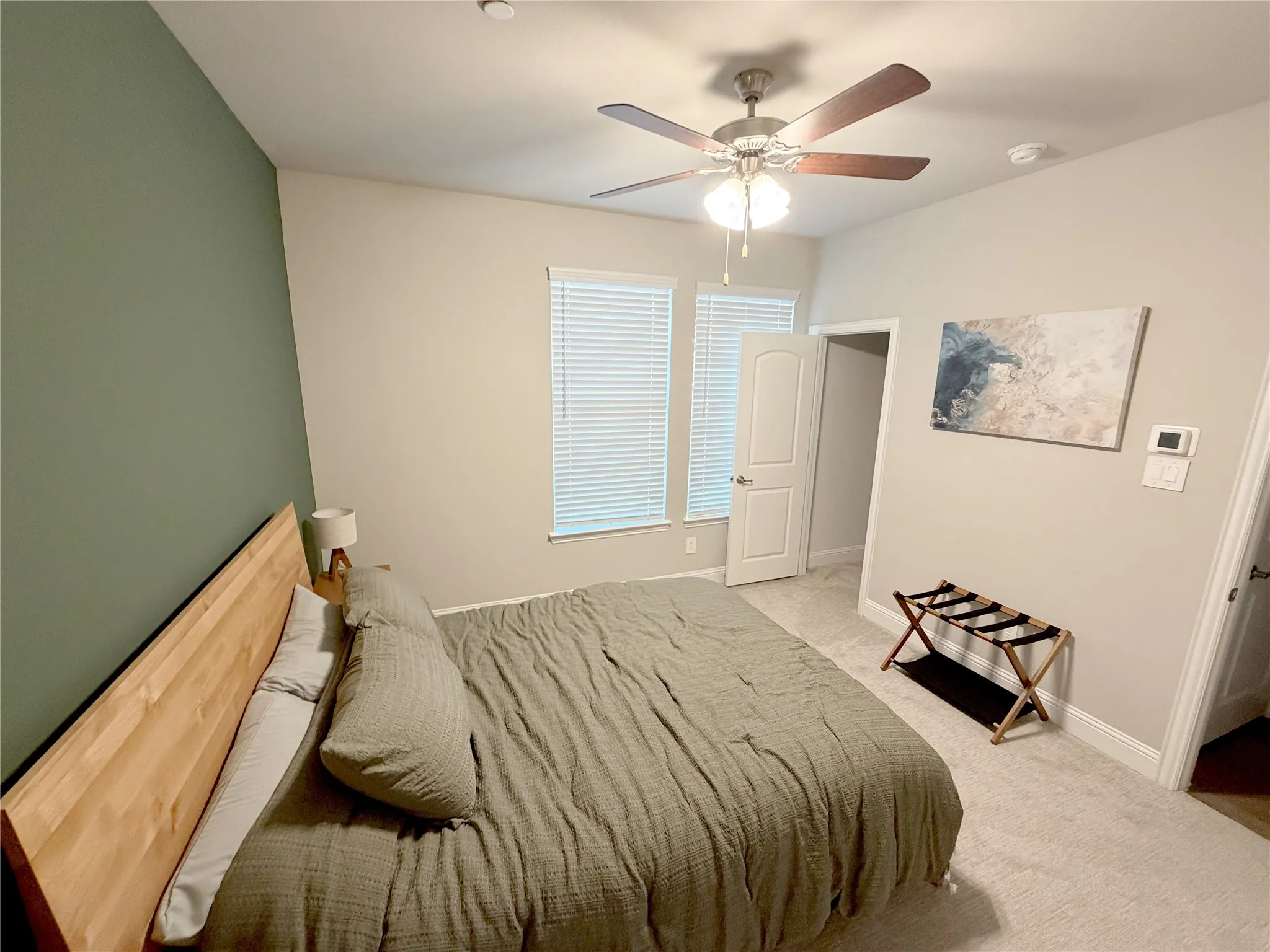 queen bed. 10inch serta memory foam/coil matt