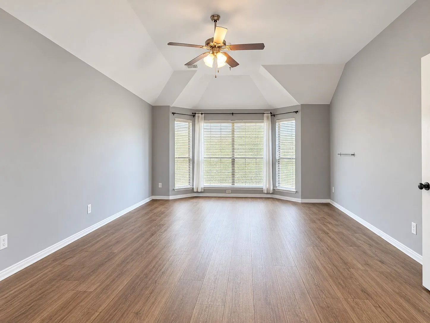 Single Family Residence For Rent in Collin County , 2713 Katie Trail, Melissa, Texas 75454, 3 Bedroom, 2 Bathroom, 2 Garage spaces, 2,127 Sqft, built in 2005, mls#21348367, Real Estate Agent in Melissa, Homes For Rent in Collin county, Homes For Rent in Melissa, Realtor in Melissa Texas, Real Estate Brokerage Independent Realty Texas, Luminita Cordes Realtor