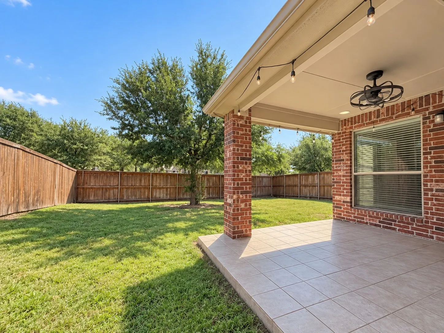 Single Family Residence For Rent in Collin County , 2713 Katie Trail, Melissa, Texas 75454, 3 Bedroom, 2 Bathroom, 2 Garage spaces, 2,127 Sqft, built in 2005, mls#21348367, Real Estate Agent in Melissa, Homes For Rent in Collin county, Homes For Rent in Melissa, Realtor in Melissa Texas, Real Estate Brokerage Independent Realty Texas, Luminita Cordes Realtor