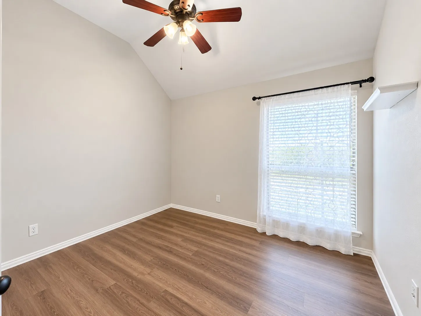 Single Family Residence For Rent in Collin County , 2713 Katie Trail, Melissa, Texas 75454, 3 Bedroom, 2 Bathroom, 2 Garage spaces, 2,127 Sqft, built in 2005, mls#21348367, Real Estate Agent in Melissa, Homes For Rent in Collin county, Homes For Rent in Melissa, Realtor in Melissa Texas, Real Estate Brokerage Independent Realty Texas, Luminita Cordes Realtor